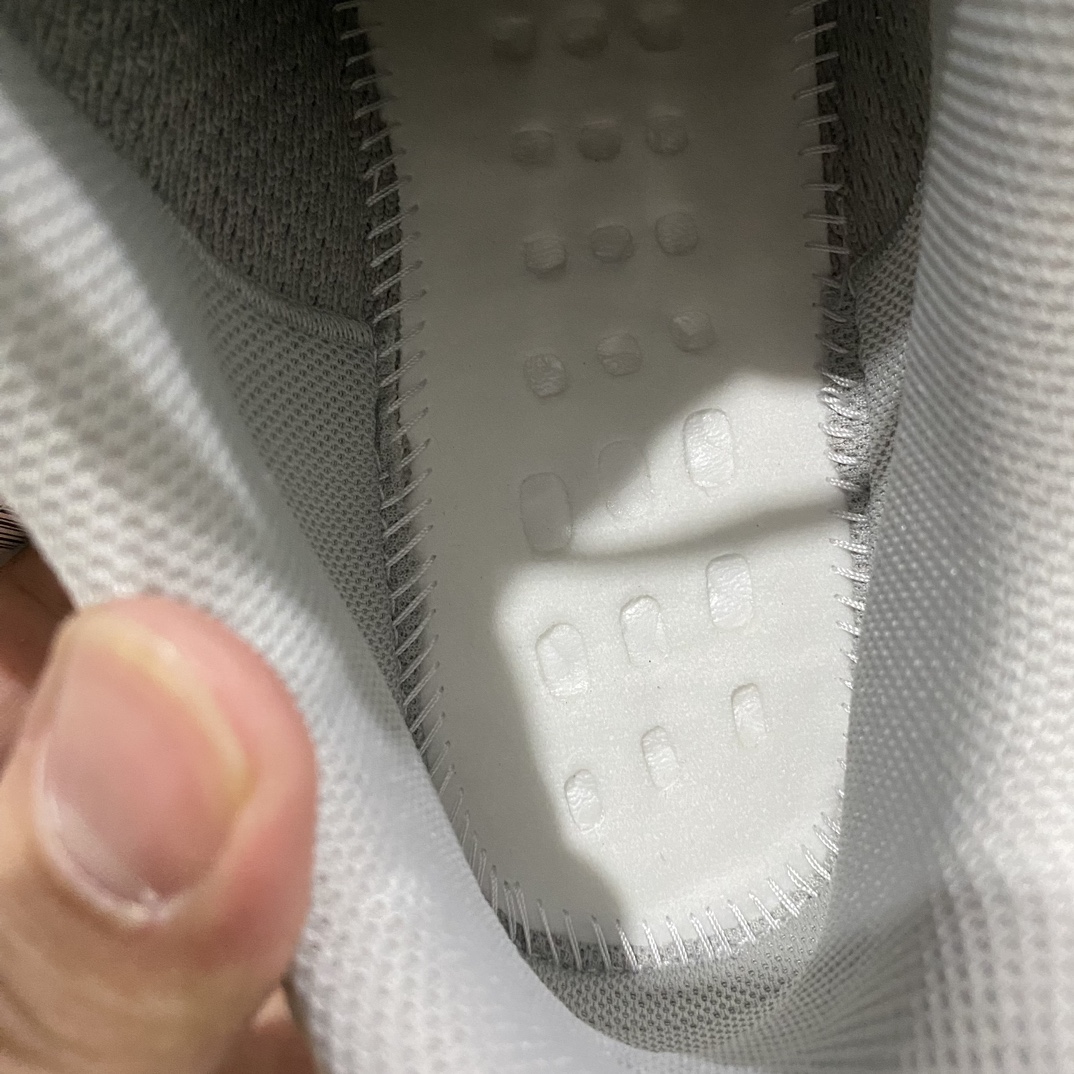 纯原版Yeezy700v2棕灰白奶油