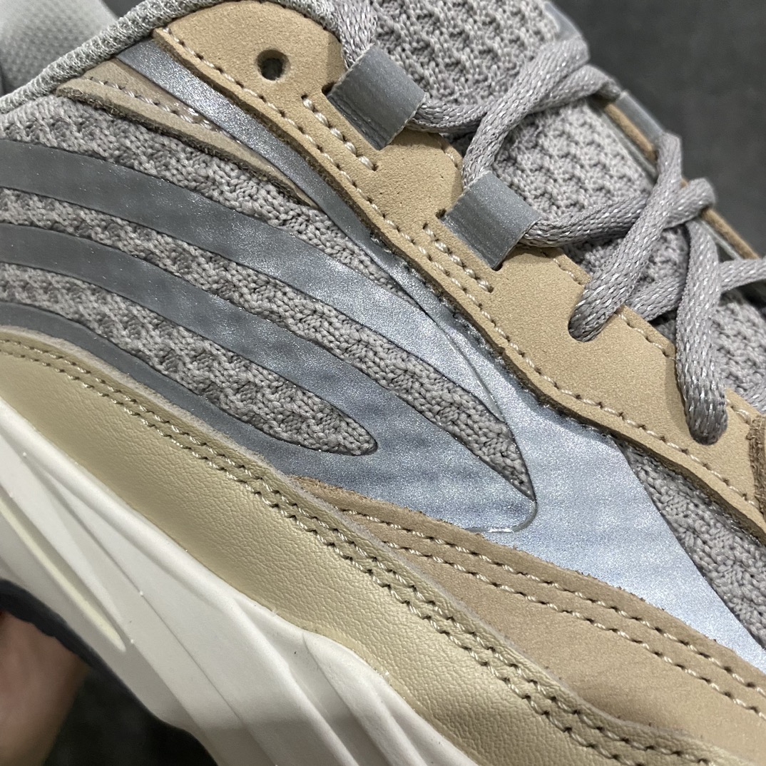 纯原版Yeezy700v2棕灰白奶油