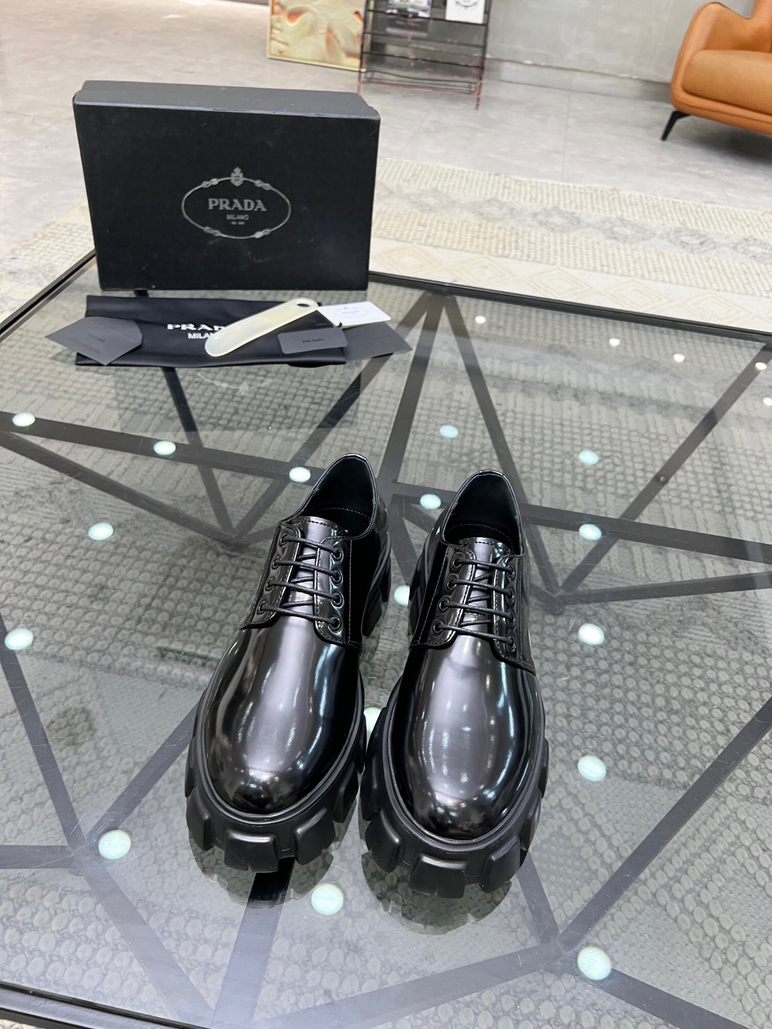 NO:216462,Brand PRADA Color original color matching Number 38-44 standard code Price Material Prada new top purchasing agent Men's god thick-soled sneakers are coming, the counter is released at the same time Original configuration, Italian imported original cowhide, breathable and comfortable driving essentials, fully imported water dyed cowhide inner pads, original sole special supply original sole super comfortable, original order goods High quality, Prada, prada, prada, sneakers, cowhide19860909品牌PRADA 颜色原版配色 码数38-44标准码 价格 材质普拉达新款顶级代购 男神厚底运动鞋新品来袭,专柜同步发售原厂配置,意大利进口原版牛皮,透气舒适驾车必备,全进口水染牛皮里垫,鞋底原厂特供原版底超级舒适,原厂跟单货 高品质,普拉达,prada,prada,sneakers,cowhide,Men's shoes