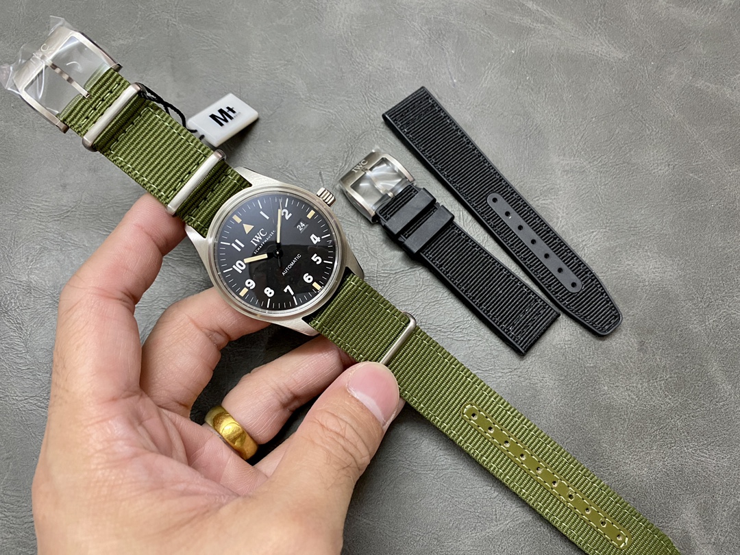 IWC M+万国马克十八飞行员腕錶“致敬馬克十一”特別版IW327007