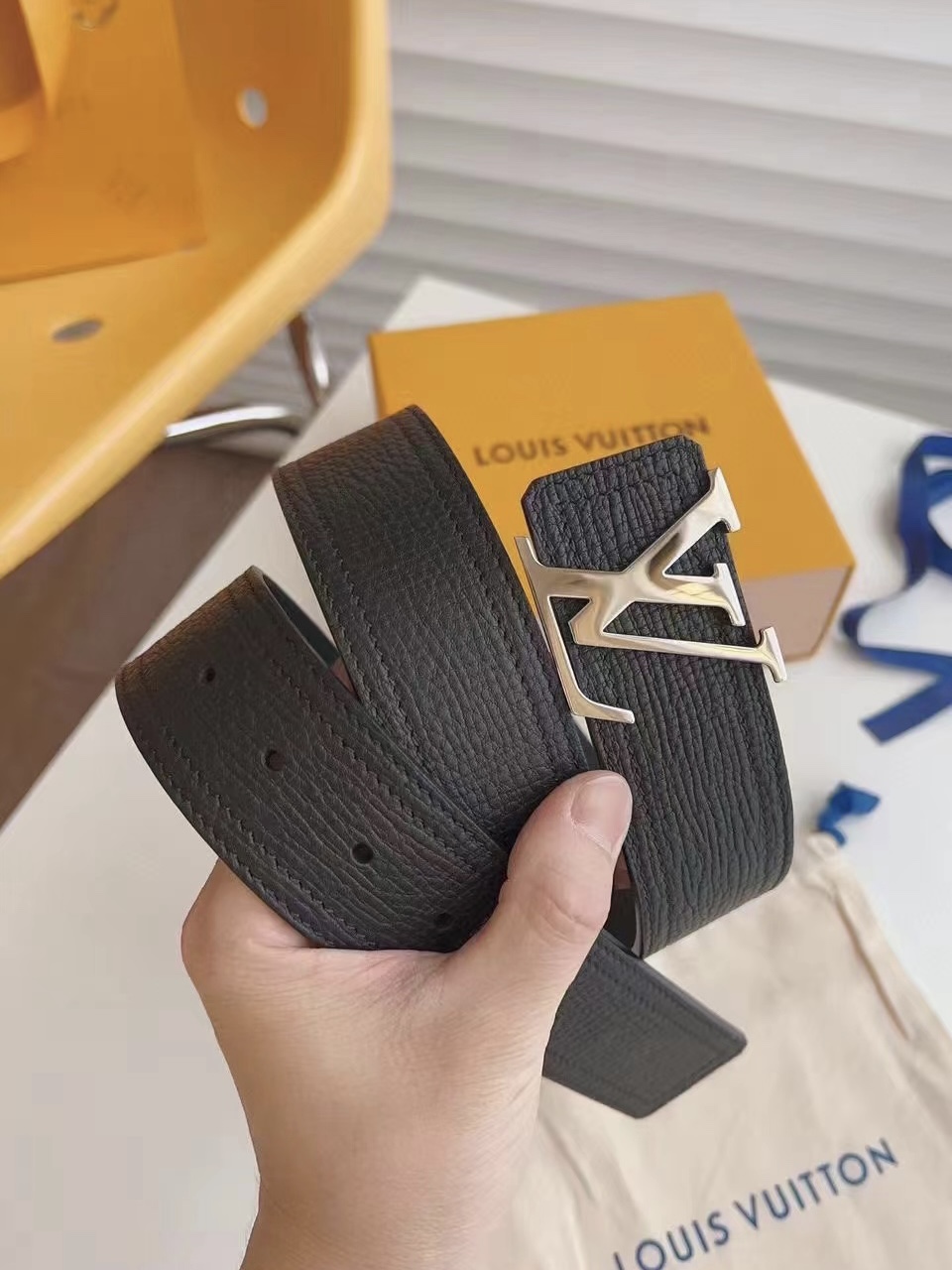 High-Quality Imported Leather Belts with Hand-Stamped Design and Fine Steel Buckle - 图片 8