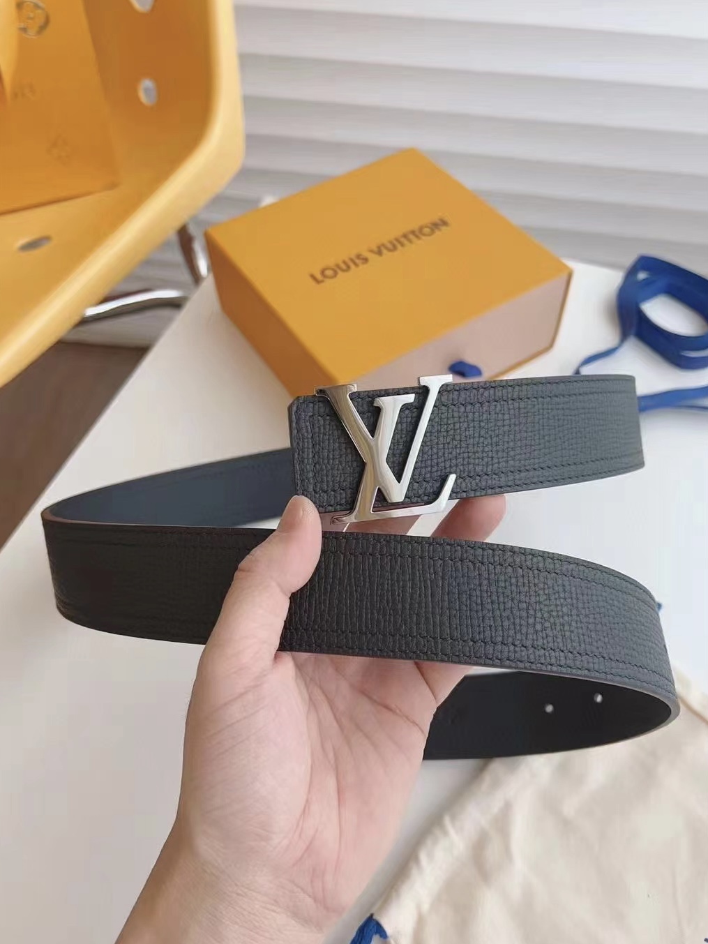 High-Quality Imported Leather Belts with Hand-Stamped Design and Fine Steel Buckle - 图片 6