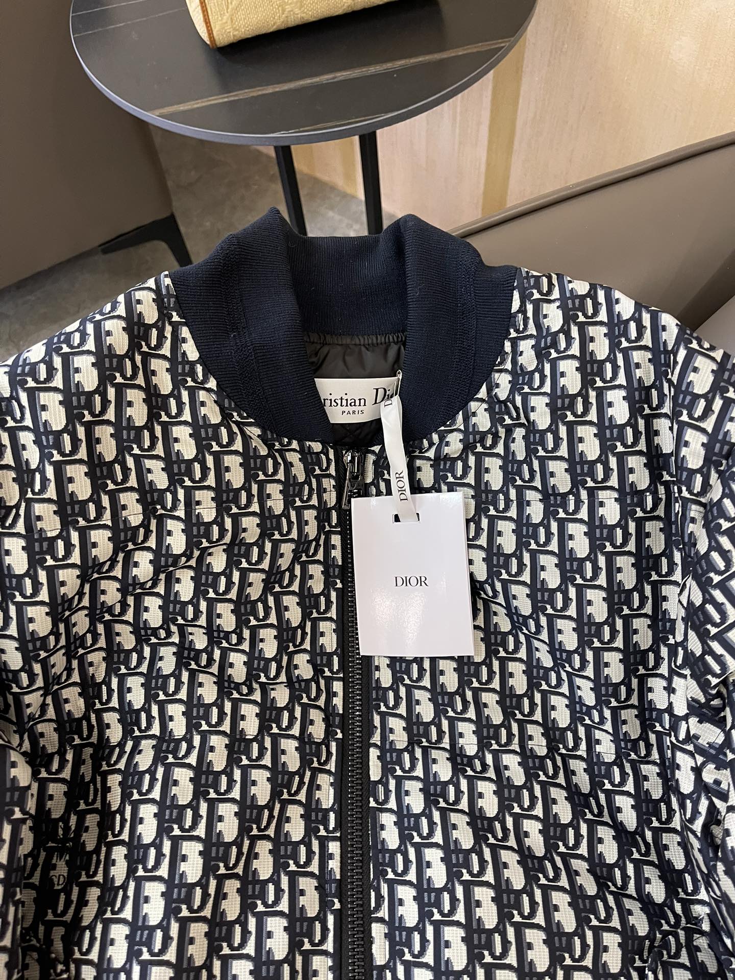 T9902#羽绒服特价‼️SM 
Dior 老花字母logo 提花 夹克 90% 羽绒 羽绒服 SM