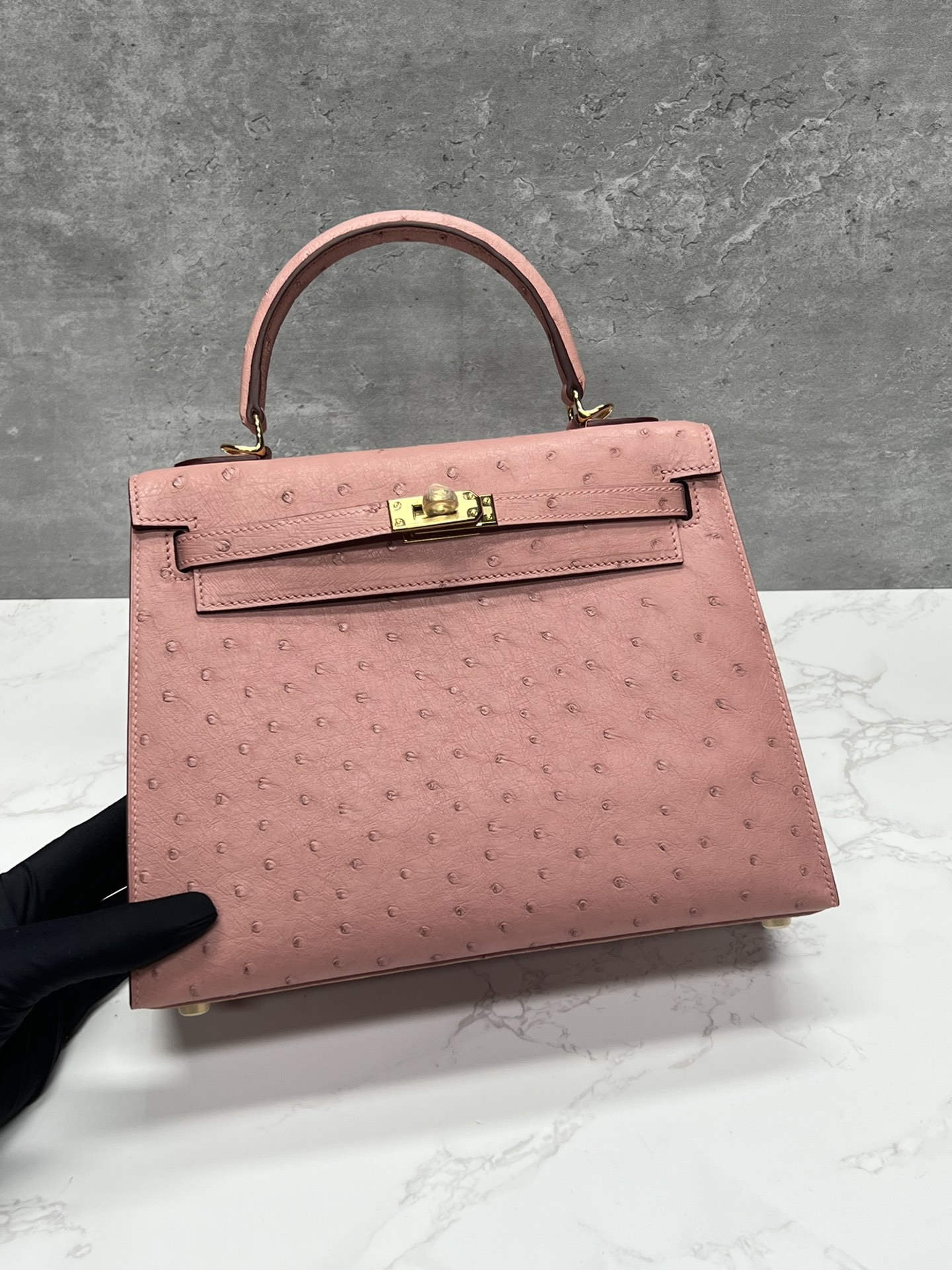 Kelly 25 en stock, rosa cerámica... piel de avestruz