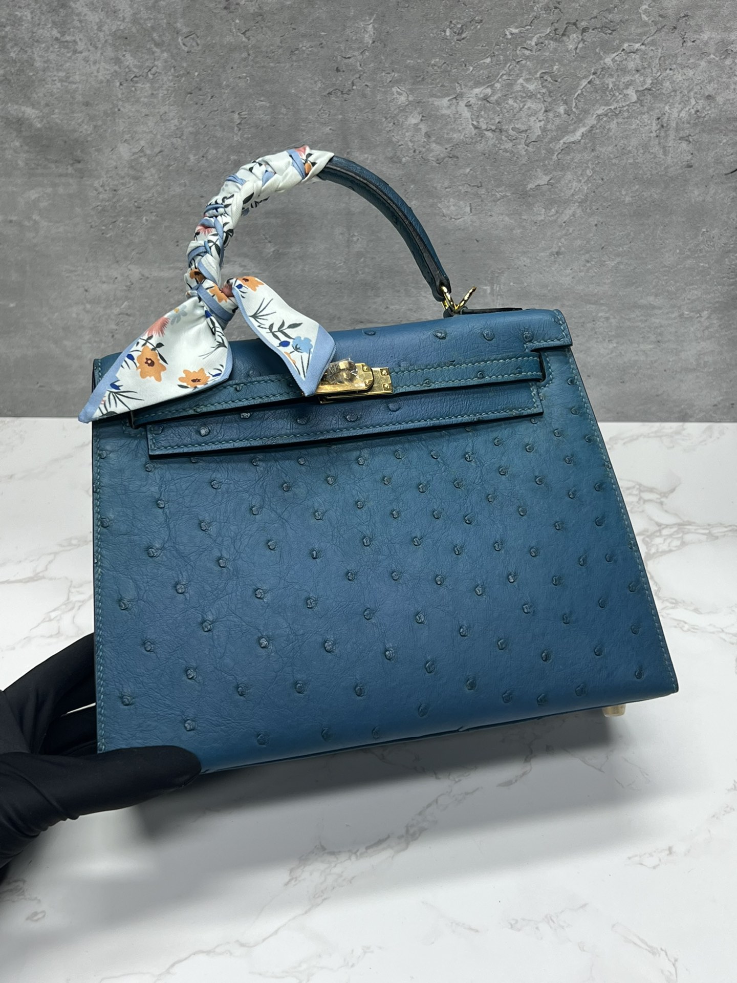 Kelly 25, azul pato, piel de avestruz