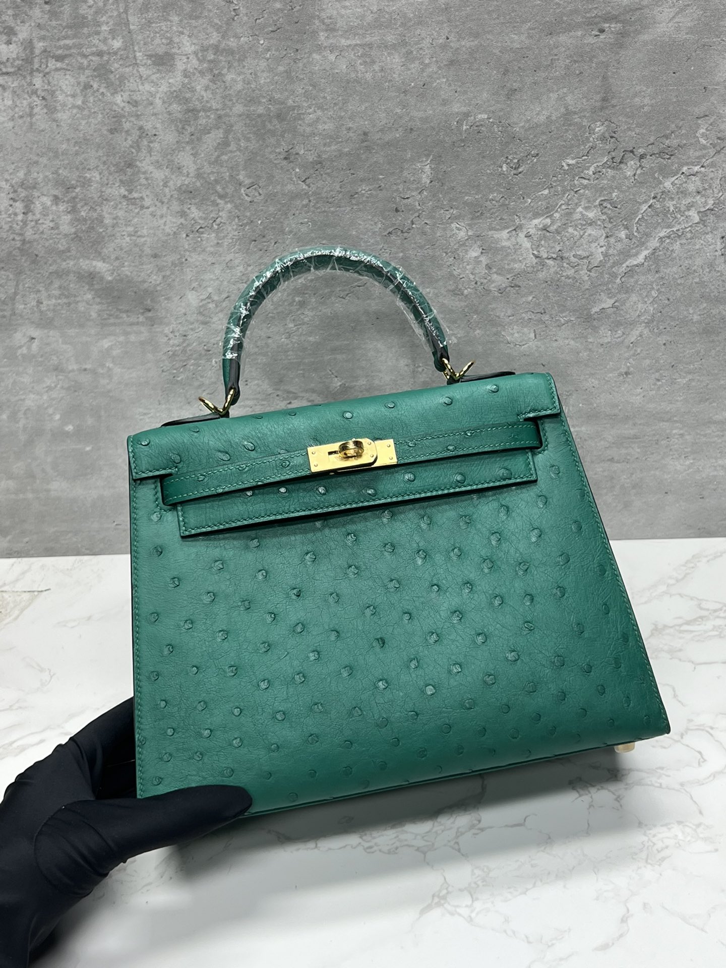 Bolso Kelly 25 de piel de avestruz, verde musgo