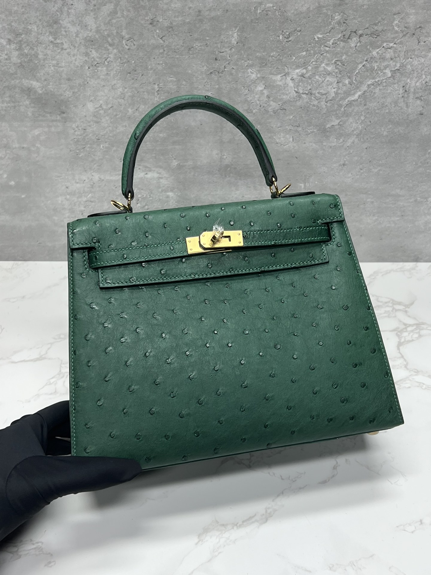 Kelly 25, verde esmeralda... piel de avestruz