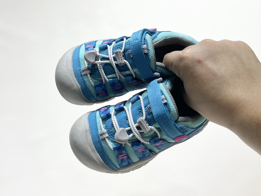 专G版KEEN潮牌户外帆布新款男女童登山徒步运动鞋 尺码：26-37码 超爱的户外潮牌🆒 户外当道，徒步爬山旅行上学🎒必备✔️ 帆布材质，舒适耐穿☁️ 魔术贴➕松紧带设计，穿脱方便✌🏻 橡胶耐磨大底，抓地力超强👍🏻 配色超级出彩🌈推荐get🛒-选品中心