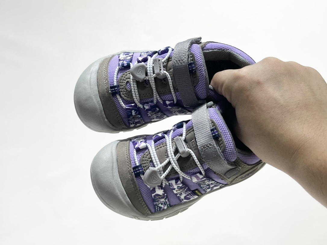 专G版KEEN潮牌户外帆布新款男女童登山徒步运动鞋 尺码：26-37码 超爱的户外潮牌🆒 户外当道，徒步爬山旅行上学🎒必备✔️ 帆布材质，舒适耐穿☁️ 魔术贴➕松紧带设计，穿脱方便✌🏻 橡胶耐磨大底，抓地力超强👍🏻 配色超级出彩🌈推荐get🛒-选品中心