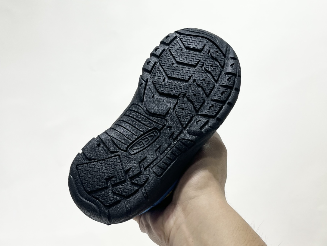 图片[5]-专G版KEEN潮牌户外帆布新款男女童登山徒步运动鞋 尺码：26-37码 超爱的户外潮牌🆒 户外当道，徒步爬山旅行上学🎒必备✔️ 帆布材质，舒适耐穿☁️ 魔术贴➕松紧带设计，穿脱方便✌🏻 橡胶耐磨大底，抓地力超强👍🏻 配色超级出彩🌈推荐get🛒-选品中心