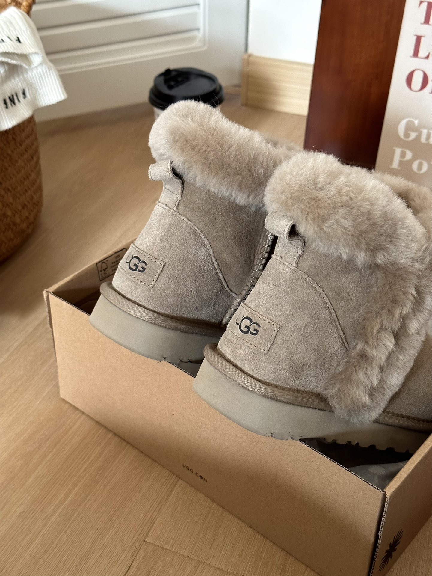 +++正码️UGG2023羊驼毛边小