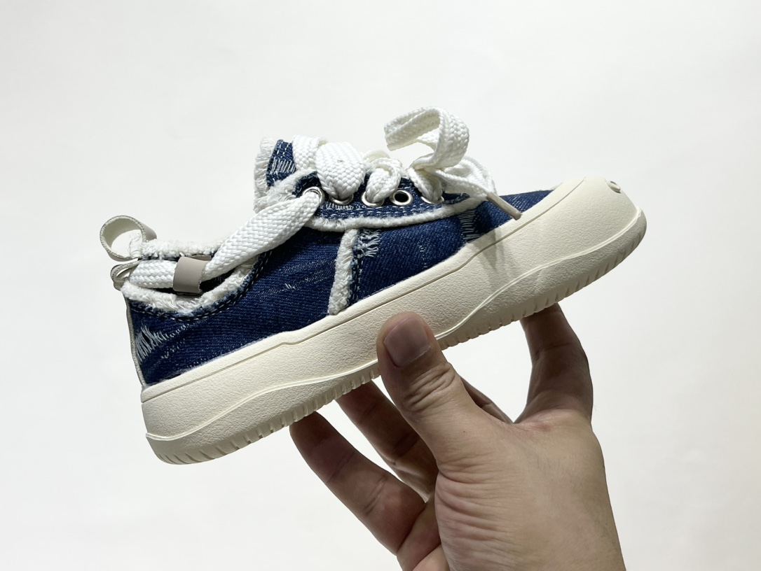 图片[6]-开春福利 檀健次同款新款开口笑魔术贴儿童帆布鞋 尺码：26-35码 檀健次同款开口笑，简约百搭款式🆒 魔术贴设计，穿脱方便✔️ 耐磨防滑大底，脚感超赞👍🏻-选品中心