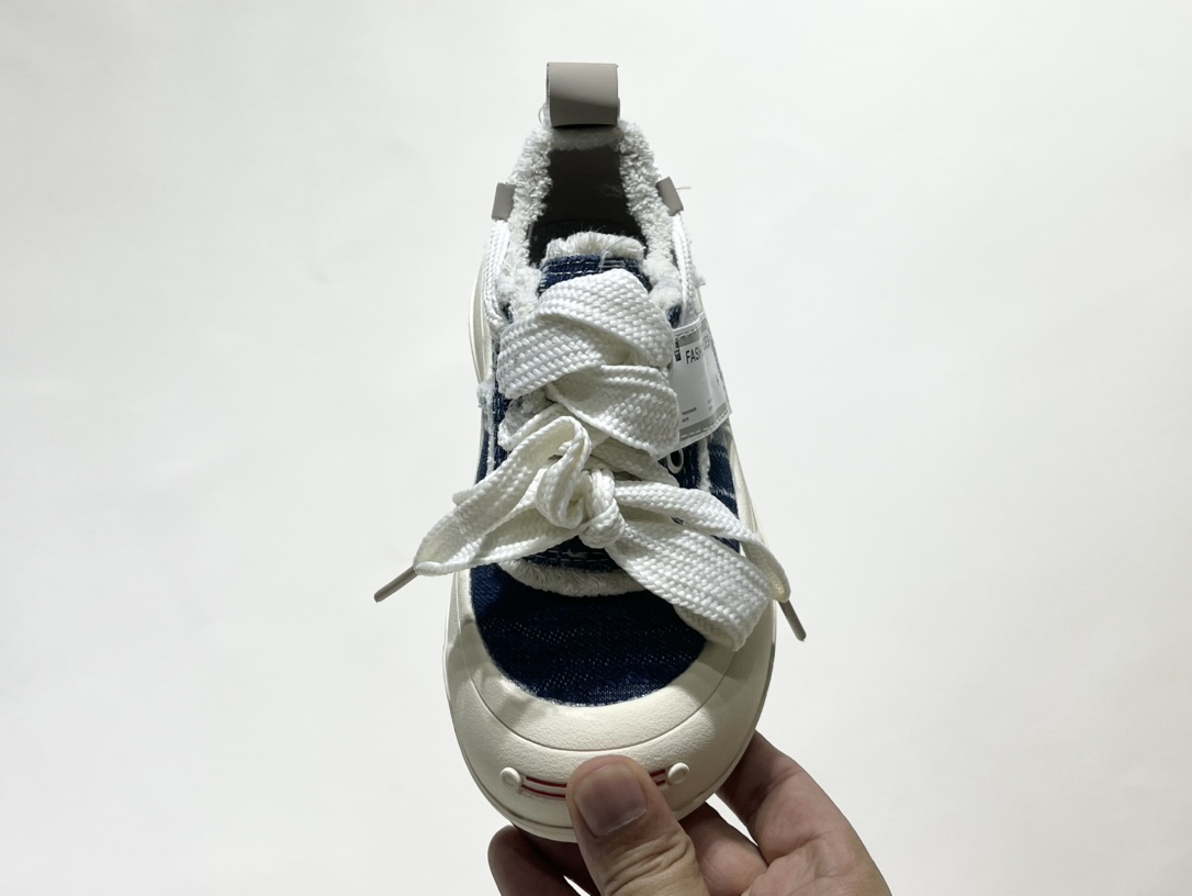 图片[7]-开春福利 檀健次同款新款开口笑魔术贴儿童帆布鞋 尺码：26-35码 檀健次同款开口笑，简约百搭款式🆒 魔术贴设计，穿脱方便✔️ 耐磨防滑大底，脚感超赞👍🏻-选品中心