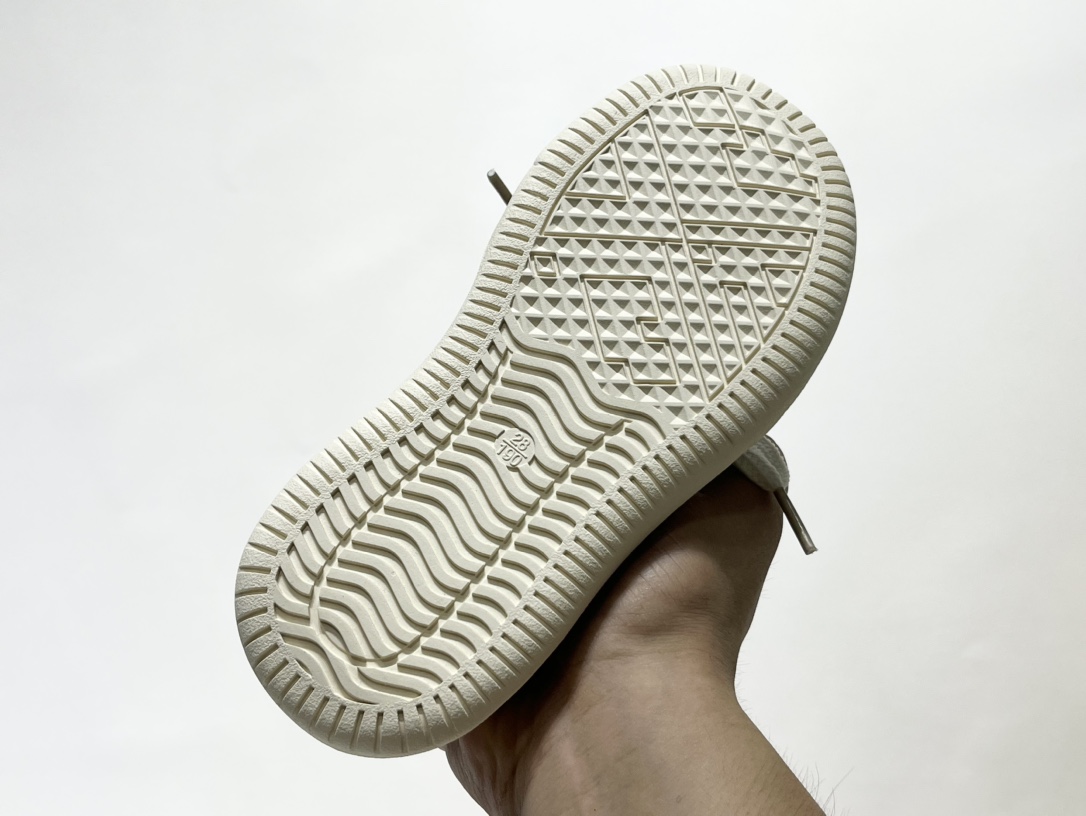 图片[5]-开春福利 檀健次同款新款开口笑魔术贴儿童帆布鞋 尺码：26-35码 檀健次同款开口笑，简约百搭款式🆒 魔术贴设计，穿脱方便✔️ 耐磨防滑大底，脚感超赞👍🏻-选品中心