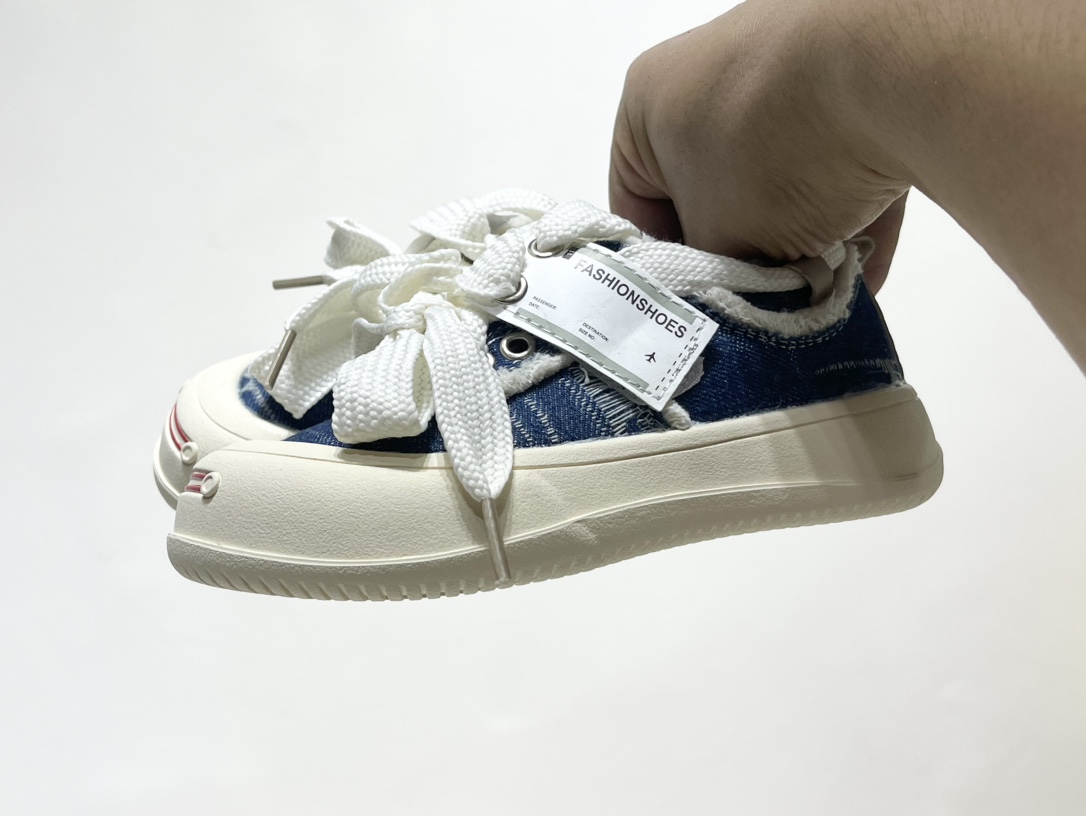 图片[2]-开春福利 檀健次同款新款开口笑魔术贴儿童帆布鞋 尺码：26-35码 檀健次同款开口笑，简约百搭款式🆒 魔术贴设计，穿脱方便✔️ 耐磨防滑大底，脚感超赞👍🏻-选品中心