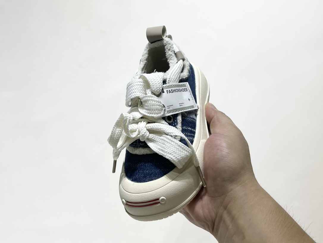 图片[3]-开春福利 檀健次同款新款开口笑魔术贴儿童帆布鞋 尺码：26-35码 檀健次同款开口笑，简约百搭款式🆒 魔术贴设计，穿脱方便✔️ 耐磨防滑大底，脚感超赞👍🏻-选品中心