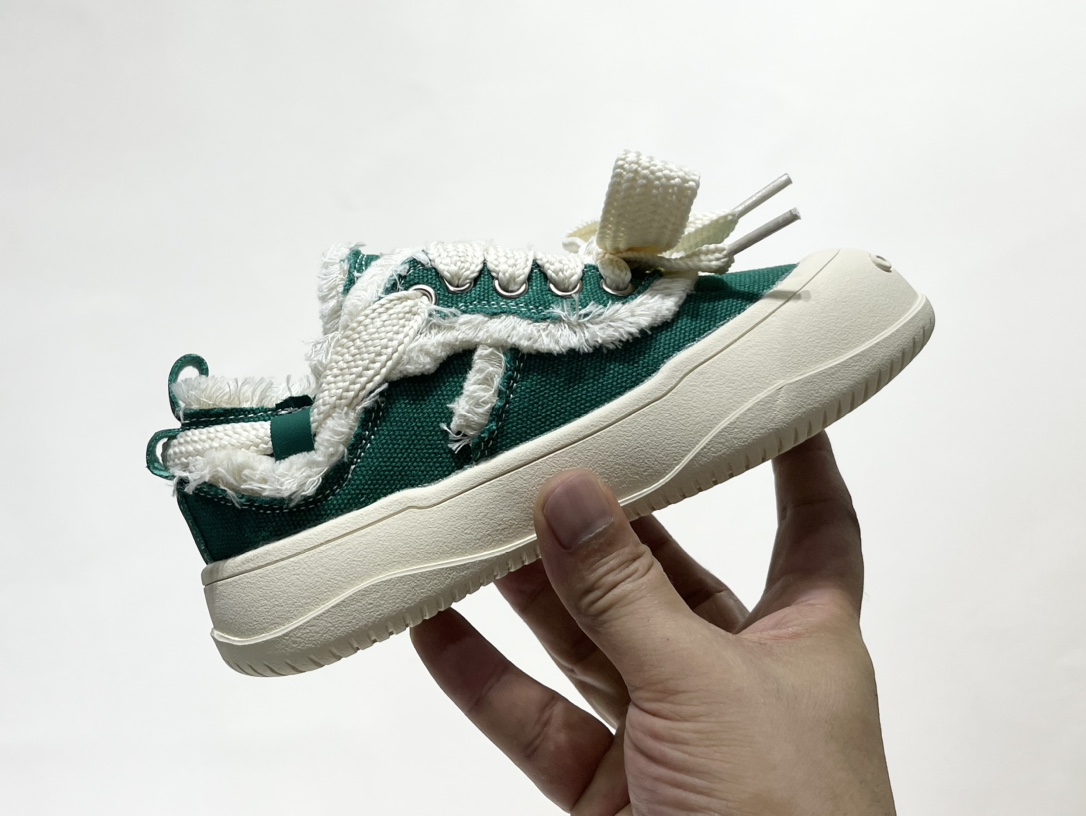 图片[6]-开春福利 檀健次同款新款开口笑魔术贴儿童帆布鞋 尺码：26-35码 檀健次同款开口笑，简约百搭款式🆒 魔术贴设计，穿脱方便✔️ 耐磨防滑大底，脚感超赞👍🏻-选品中心