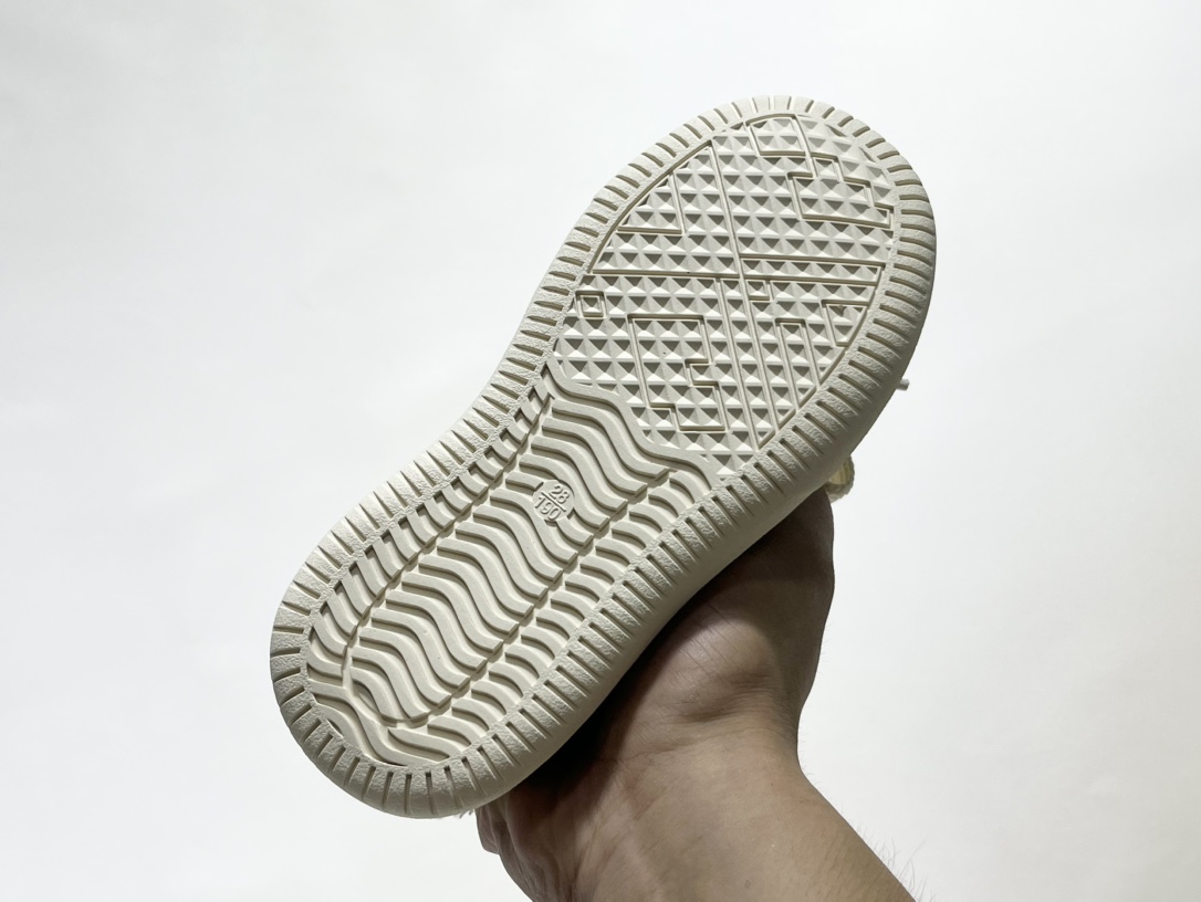 图片[5]-开春福利 檀健次同款新款开口笑魔术贴儿童帆布鞋 尺码：26-35码 檀健次同款开口笑，简约百搭款式🆒 魔术贴设计，穿脱方便✔️ 耐磨防滑大底，脚感超赞👍🏻-选品中心