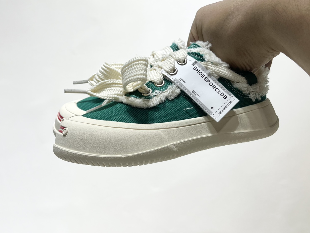 图片[2]-开春福利 檀健次同款新款开口笑魔术贴儿童帆布鞋 尺码：26-35码 檀健次同款开口笑，简约百搭款式🆒 魔术贴设计，穿脱方便✔️ 耐磨防滑大底，脚感超赞👍🏻-选品中心