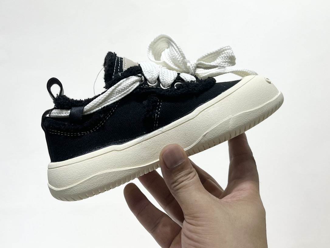 图片[6]-开春福利 檀健次同款新款开口笑魔术贴儿童帆布鞋 尺码：26-35码 檀健次同款开口笑，简约百搭款式🆒 魔术贴设计，穿脱方便✔️ 耐磨防滑大底，脚感超赞👍🏻-选品中心