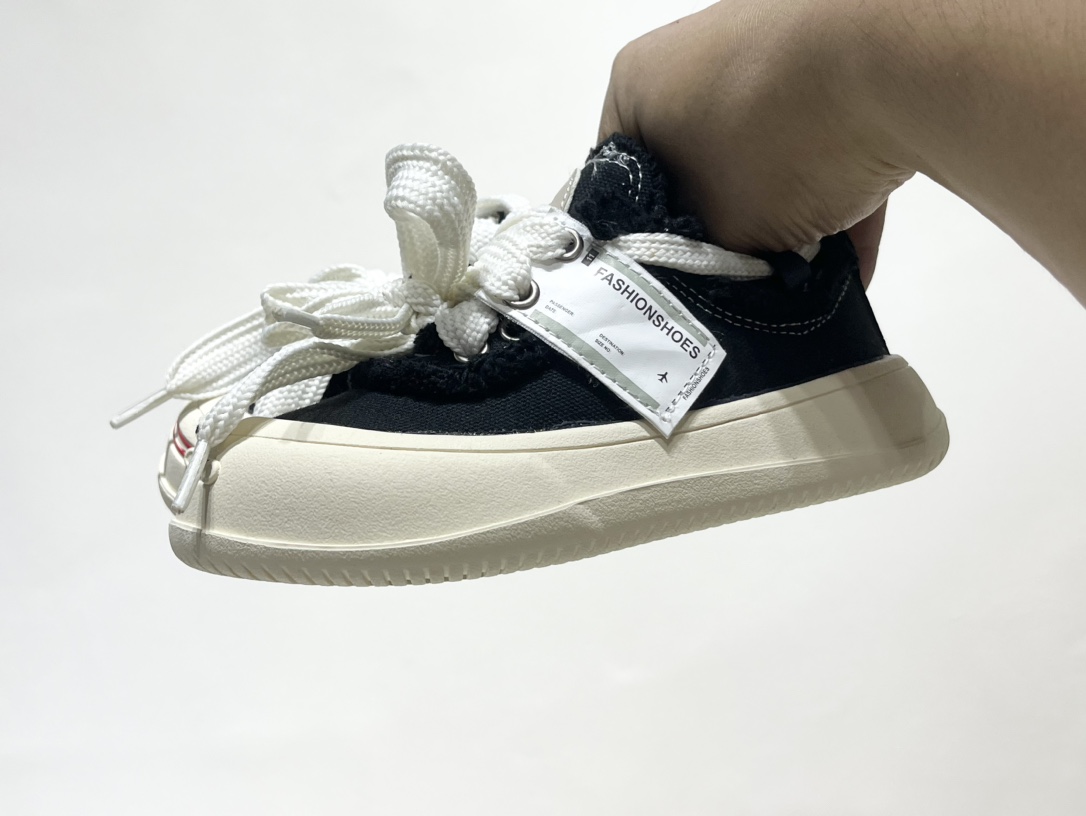 图片[2]-开春福利 檀健次同款新款开口笑魔术贴儿童帆布鞋 尺码：26-35码 檀健次同款开口笑，简约百搭款式🆒 魔术贴设计，穿脱方便✔️ 耐磨防滑大底，脚感超赞👍🏻-选品中心