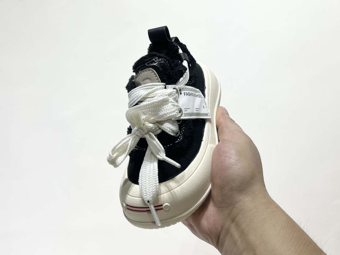 图片[3]-开春福利 檀健次同款新款开口笑魔术贴儿童帆布鞋 尺码：26-35码 檀健次同款开口笑，简约百搭款式🆒 魔术贴设计，穿脱方便✔️ 耐磨防滑大底，脚感超赞👍🏻-选品中心