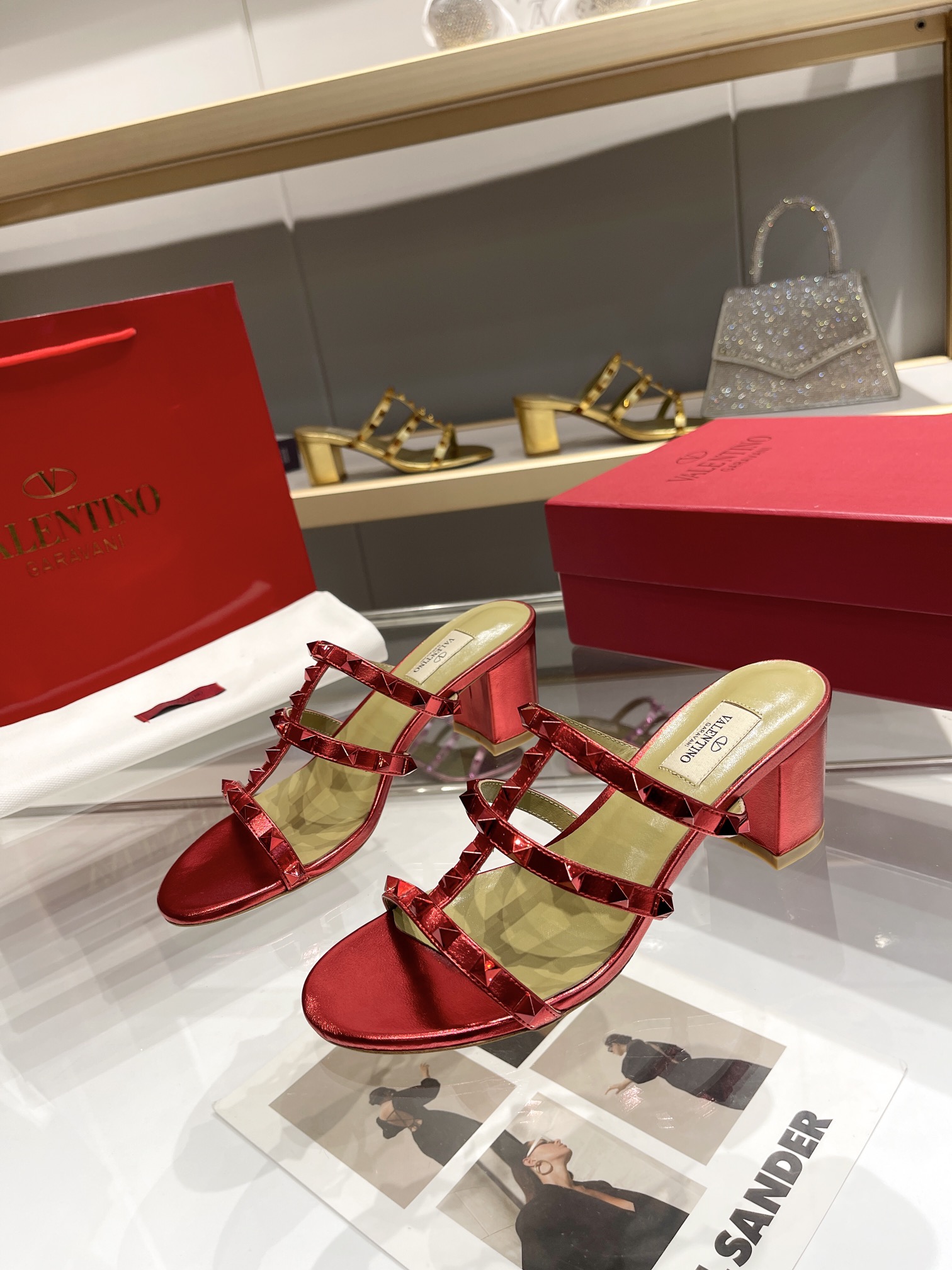 versión superior 𝑉𝐴𝐿𝐸𝑁𝑇𝐼𝑁𝑂 Valentino 2024 Primavera/Verano nuevo de las mujeres. ¡Hueco 8 c