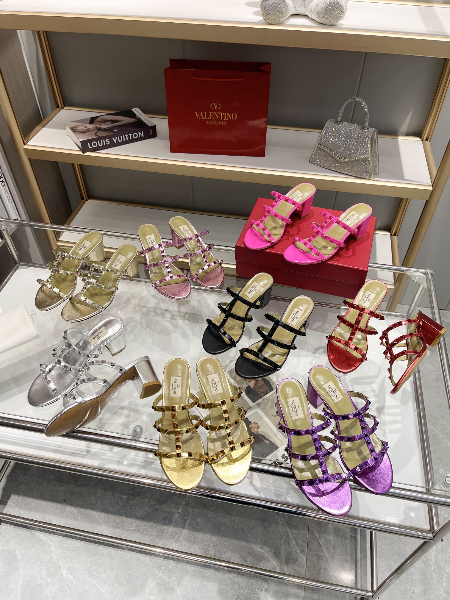 versión superior 𝑉𝐴𝐿𝐸𝑁𝑇𝐼𝑁𝑂 Valentino 2024 Primavera/Verano nuevo de las mujeres. ¡Hueco 8 c
