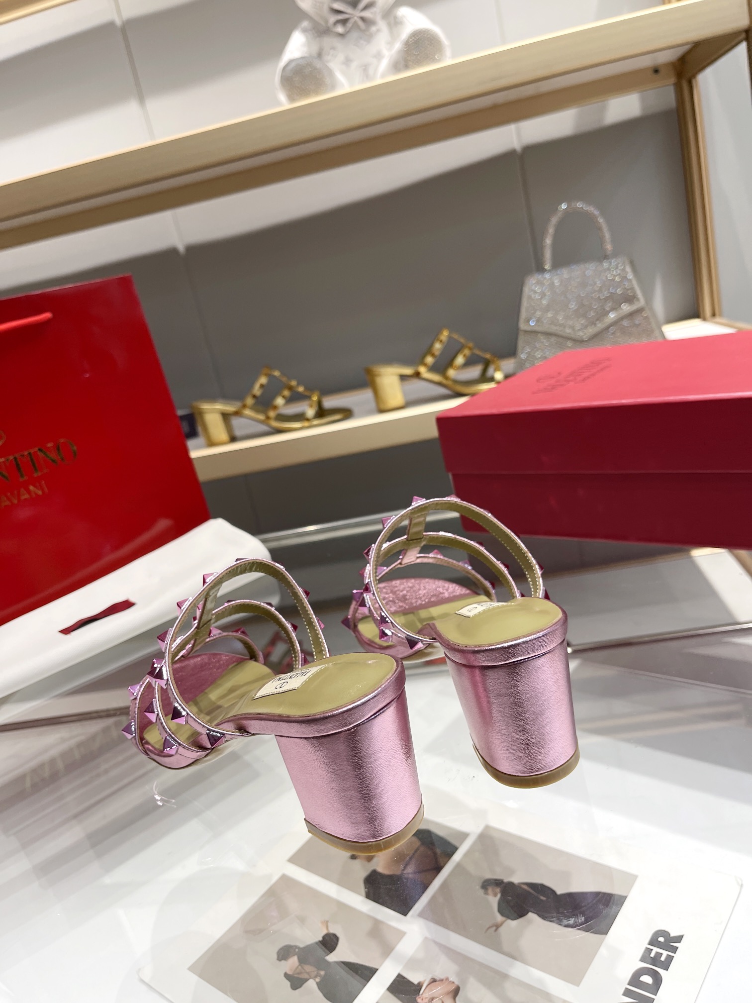 versión superior 𝑉𝐴𝐿𝐸𝑁𝑇𝐼𝑁𝑂 Valentino 2024 Primavera Verano Nuevo Mujeres ¡Hollow 8 colores 