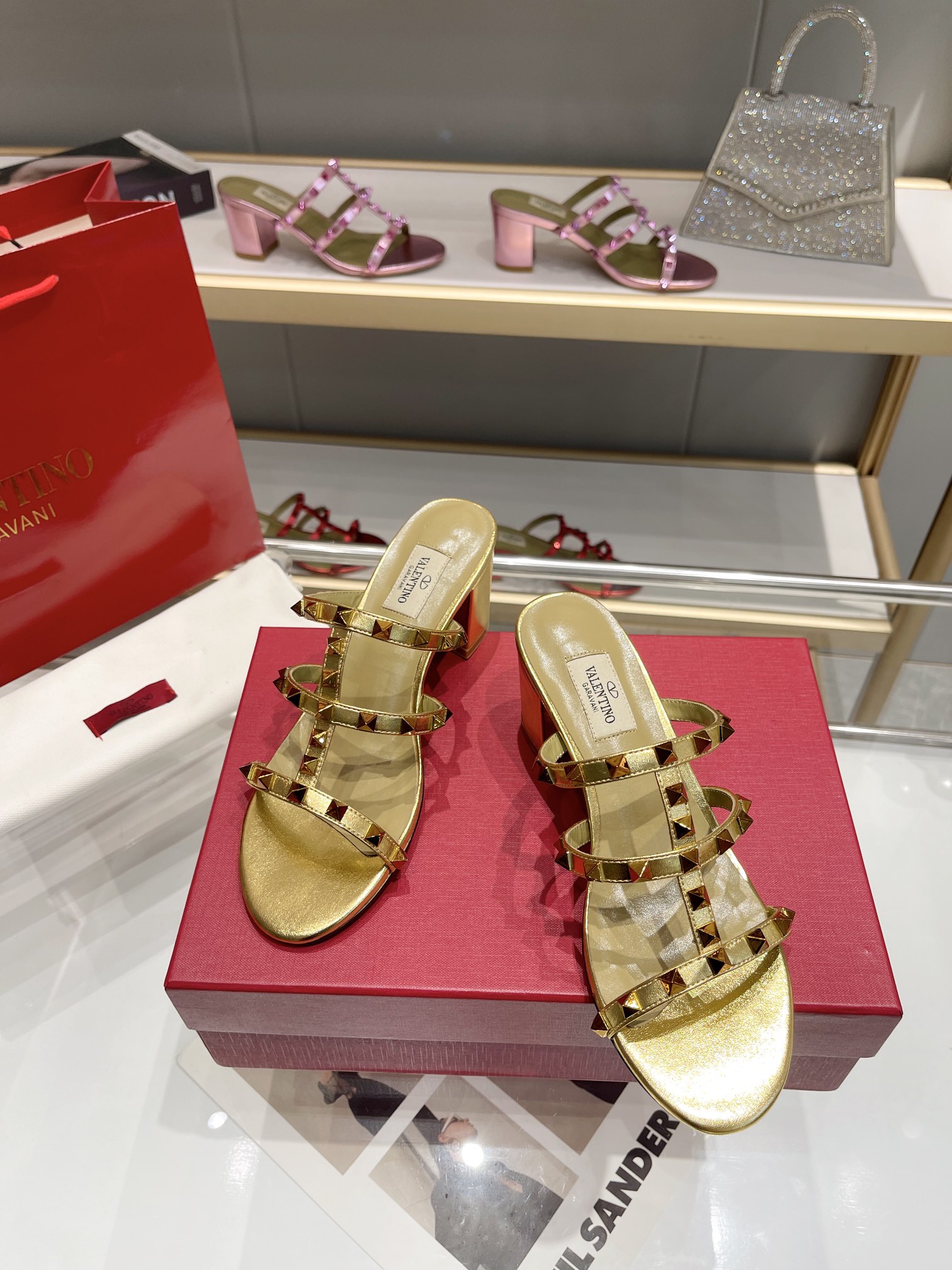versión superior 𝑉𝐴𝐿𝐸𝑁𝑇𝐼𝑁𝑂 Valentino 2024 Primavera Verano Nuevo Mujeres ¡Hollow 8 colores 