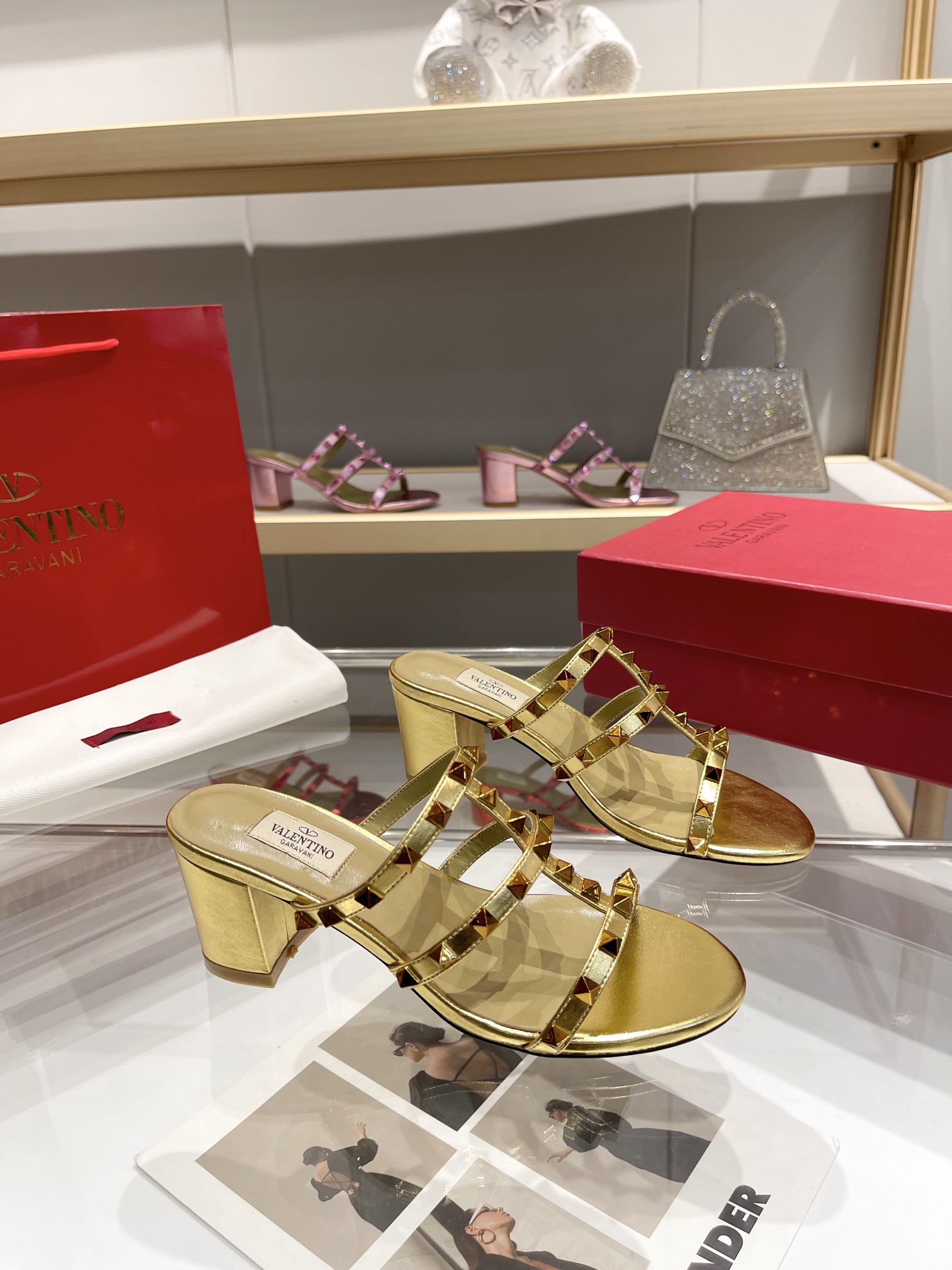 versión superior 𝑉𝐴𝐿𝐸𝑁𝑇𝐼𝑁𝑂 Valentino 2024 Primavera Verano Nuevo Mujeres ¡Hollow 8 colores 