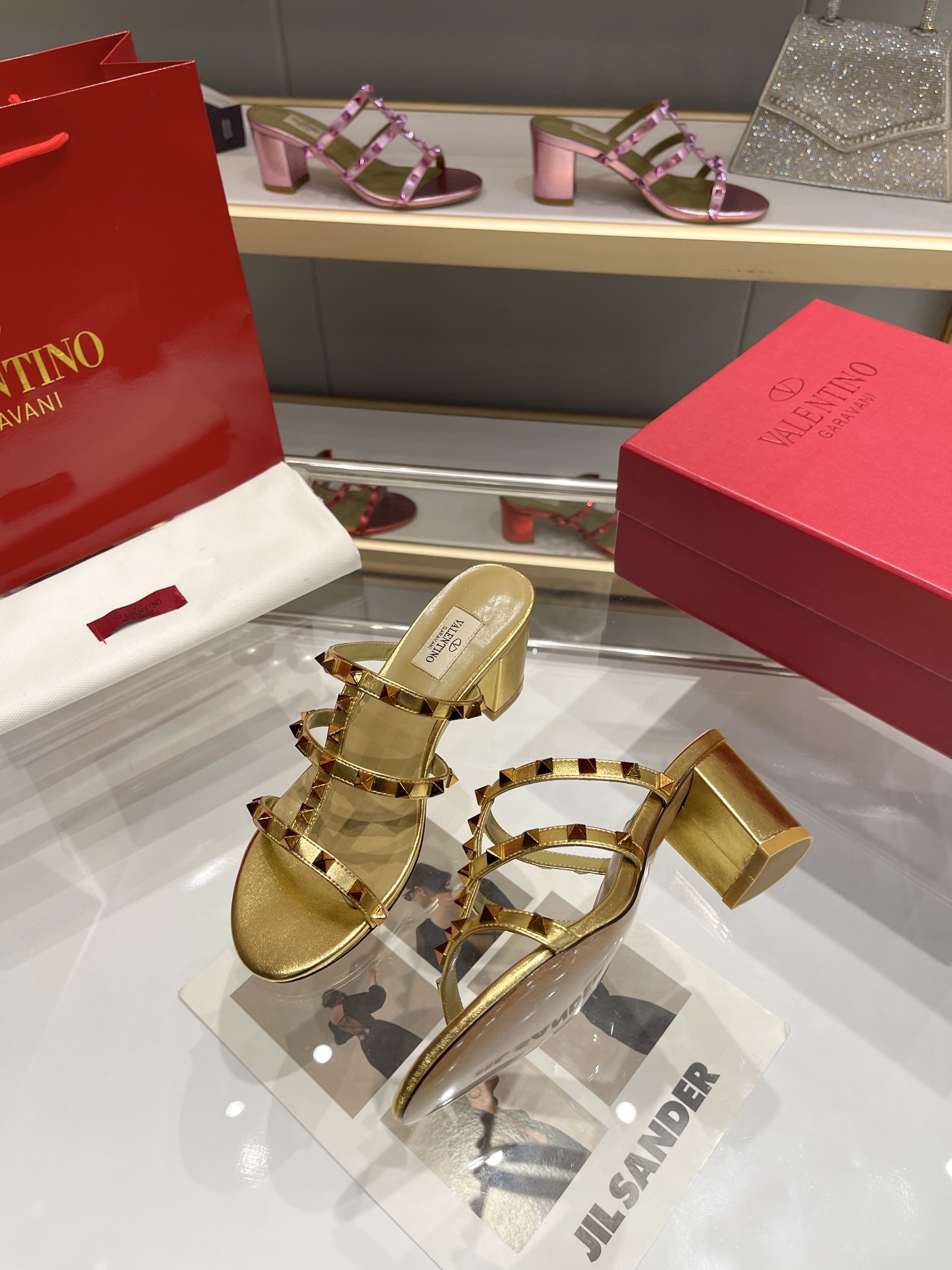 versión superior 𝑉𝐴𝐿𝐸𝑁𝑇𝐼𝑁𝑂 Valentino 2024 Primavera Verano Nuevo Mujeres ¡Hollow 8 colores 