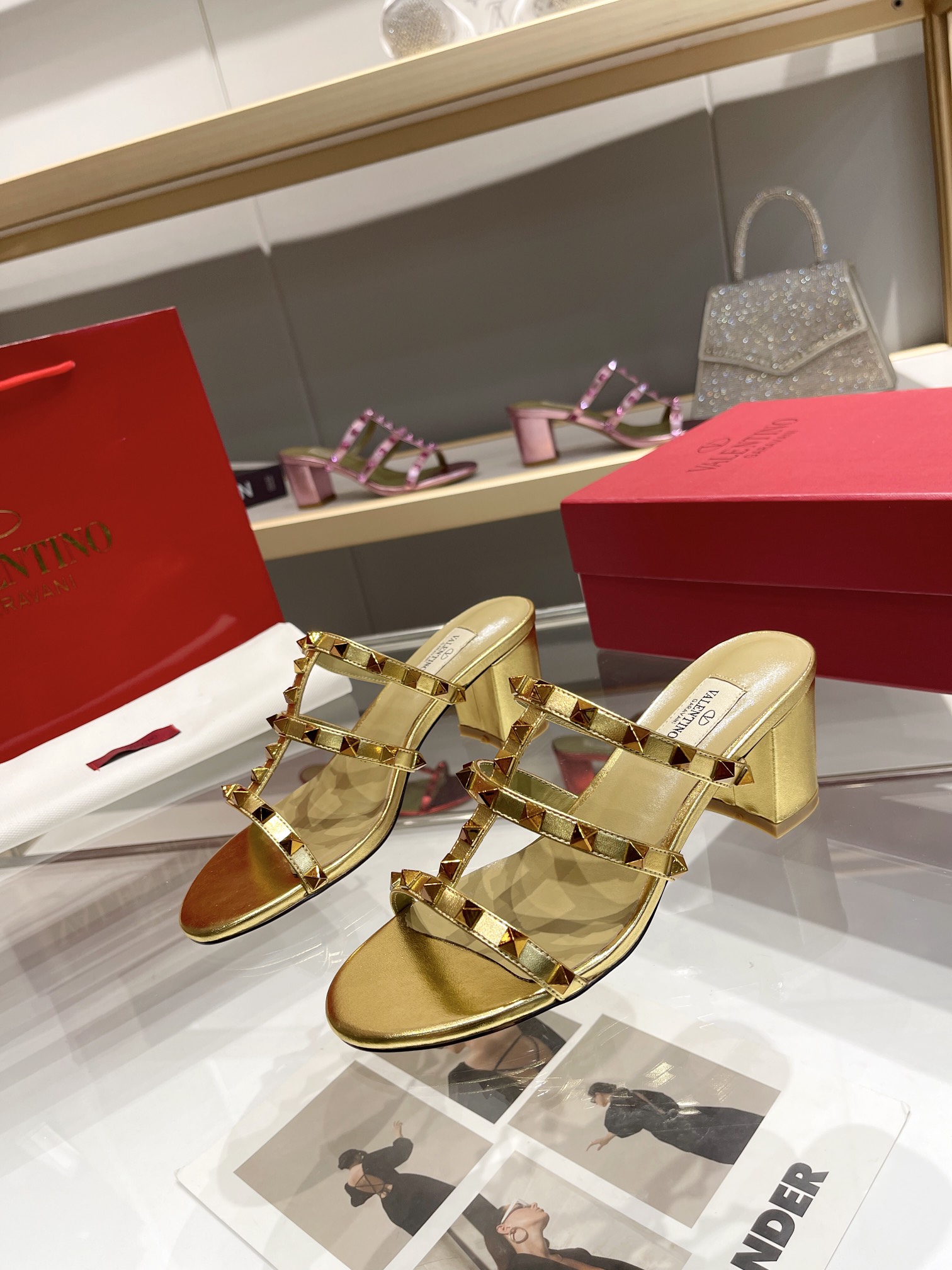 versión superior 𝑉𝐴𝐿𝐸𝑁𝑇𝐼𝑁𝑂 Valentino 2024 Primavera Verano Nuevo Mujeres ¡Hollow 8 colores 
