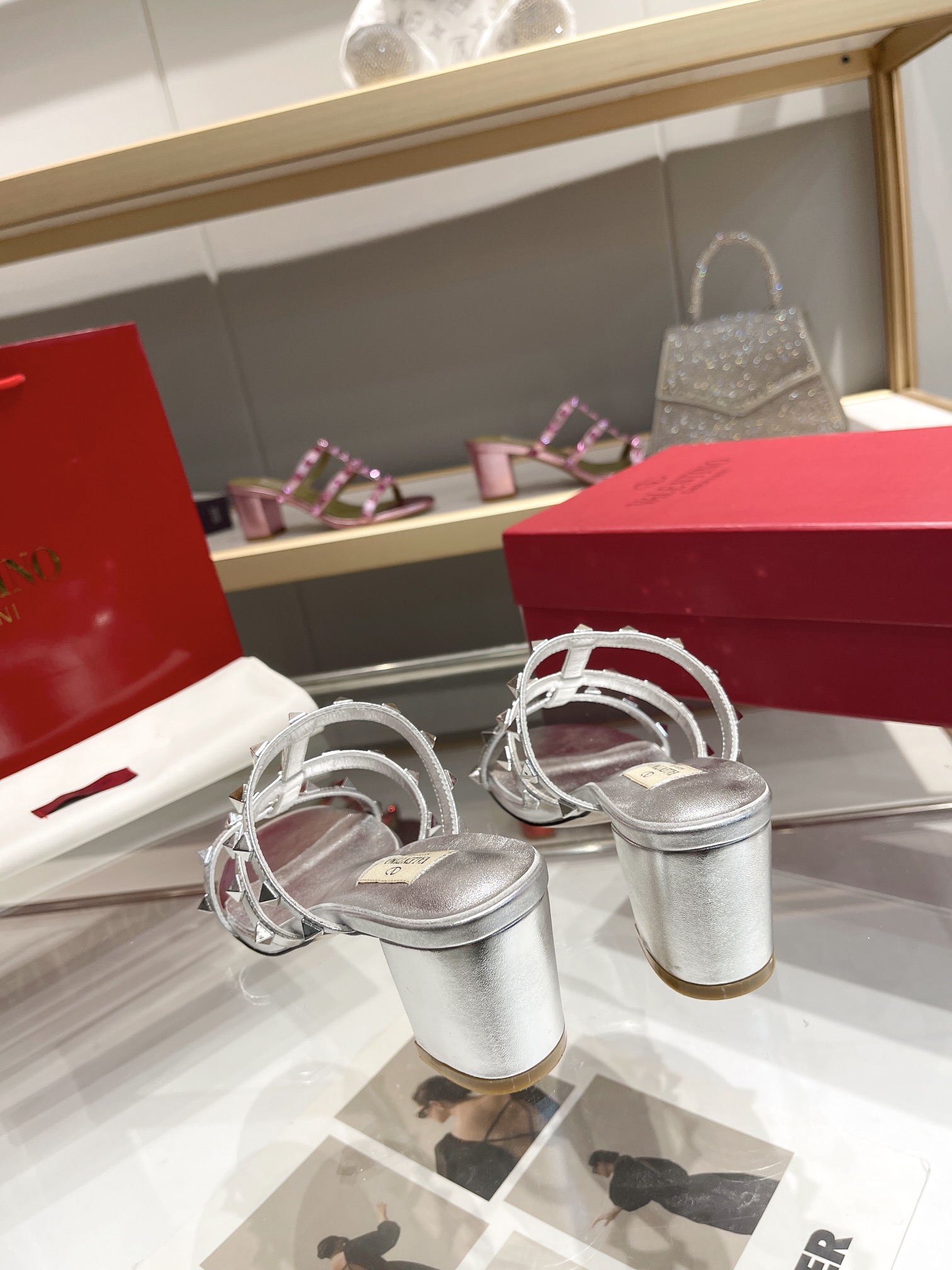 versión superior 𝑉𝐴𝐿𝐸𝑁𝑇𝐼𝑁𝑂 Valentino 2024 Primavera Verano Nuevo Mujeres ¡Hollow 8 colores 