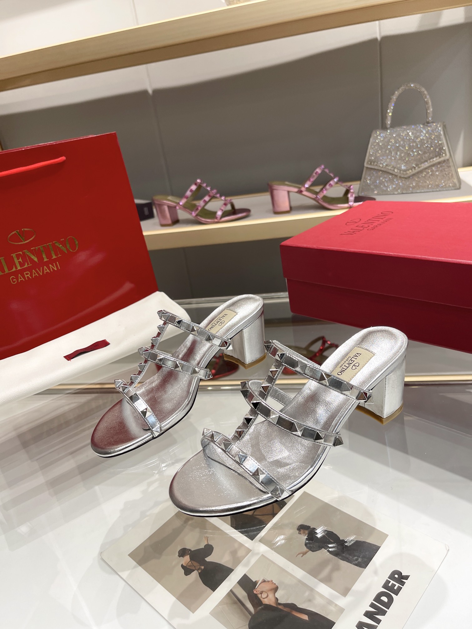 versión superior 𝑉𝐴𝐿𝐸𝑁𝑇𝐼𝑁𝑂 Valentino 2024 Primavera Verano Nuevo Mujeres ¡Hollow 8 colores 