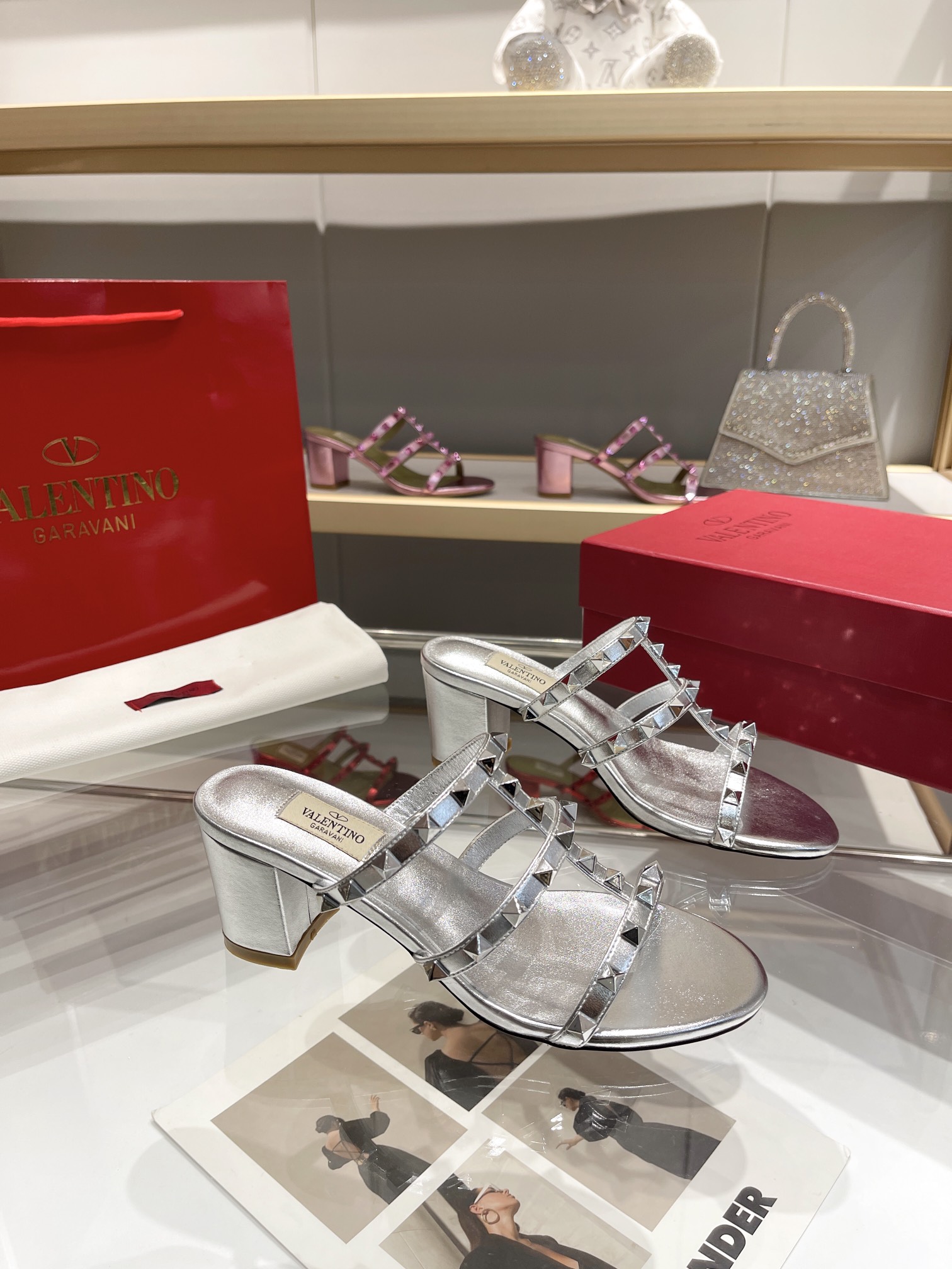 versión superior 𝑉𝐴𝐿𝐸𝑁𝑇𝐼𝑁𝑂 Valentino 2024 Primavera Verano Nuevo Mujeres ¡Hollow 8 colores 