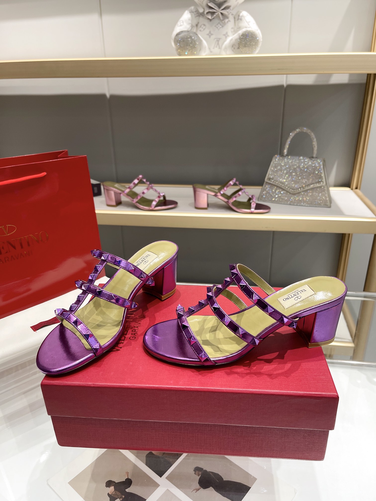 versión superior 𝑉𝐴𝐿𝐸𝑁𝑇𝐼𝑁𝑂 Valentino 2024 Primavera Verano Nuevo Mujeres ¡Hollow 8 colores 