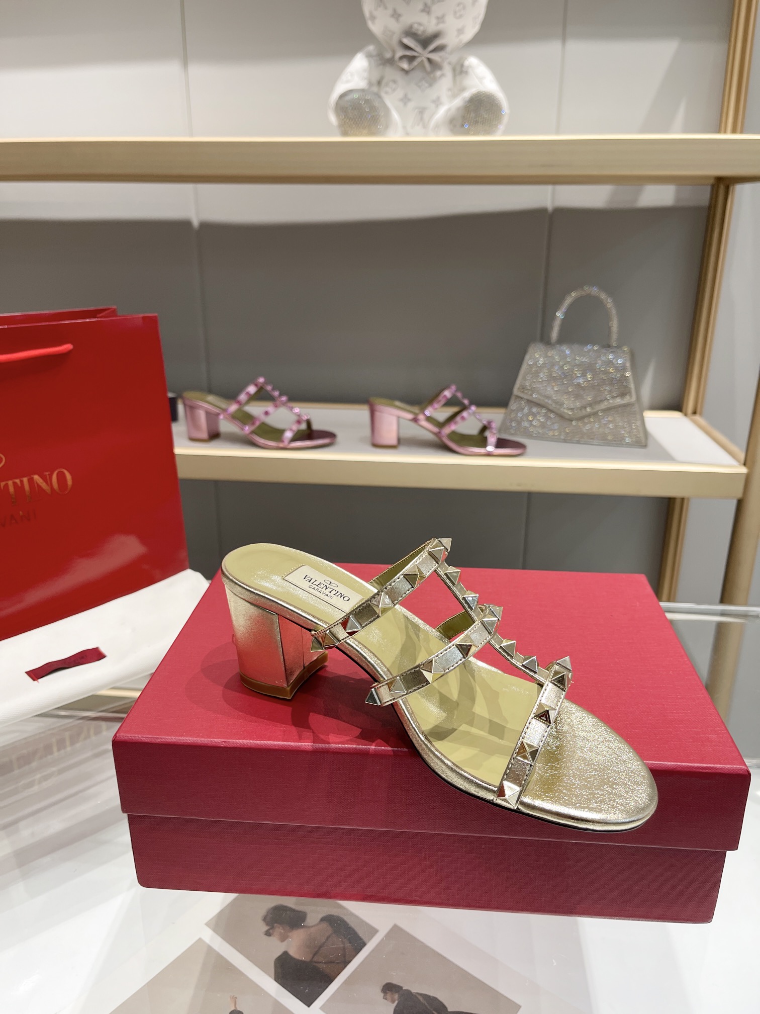 versión superior 𝑉𝐴𝐿𝐸𝑁𝑇𝐼𝑁𝑂 Valentino 2024 Primavera Verano Nuevo Mujeres ¡Hollow 8 colores 