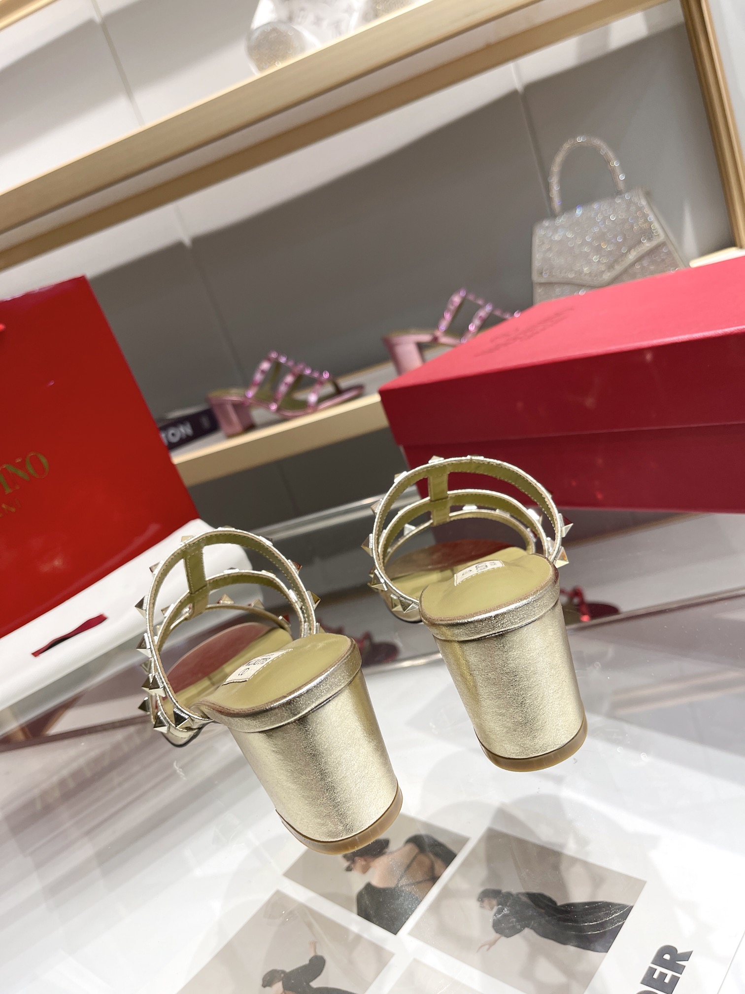 versión superior 𝑉𝐴𝐿𝐸𝑁𝑇𝐼𝑁𝑂 Valentino 2024 Primavera Verano Nuevo Mujeres ¡Hollow 8 colores 