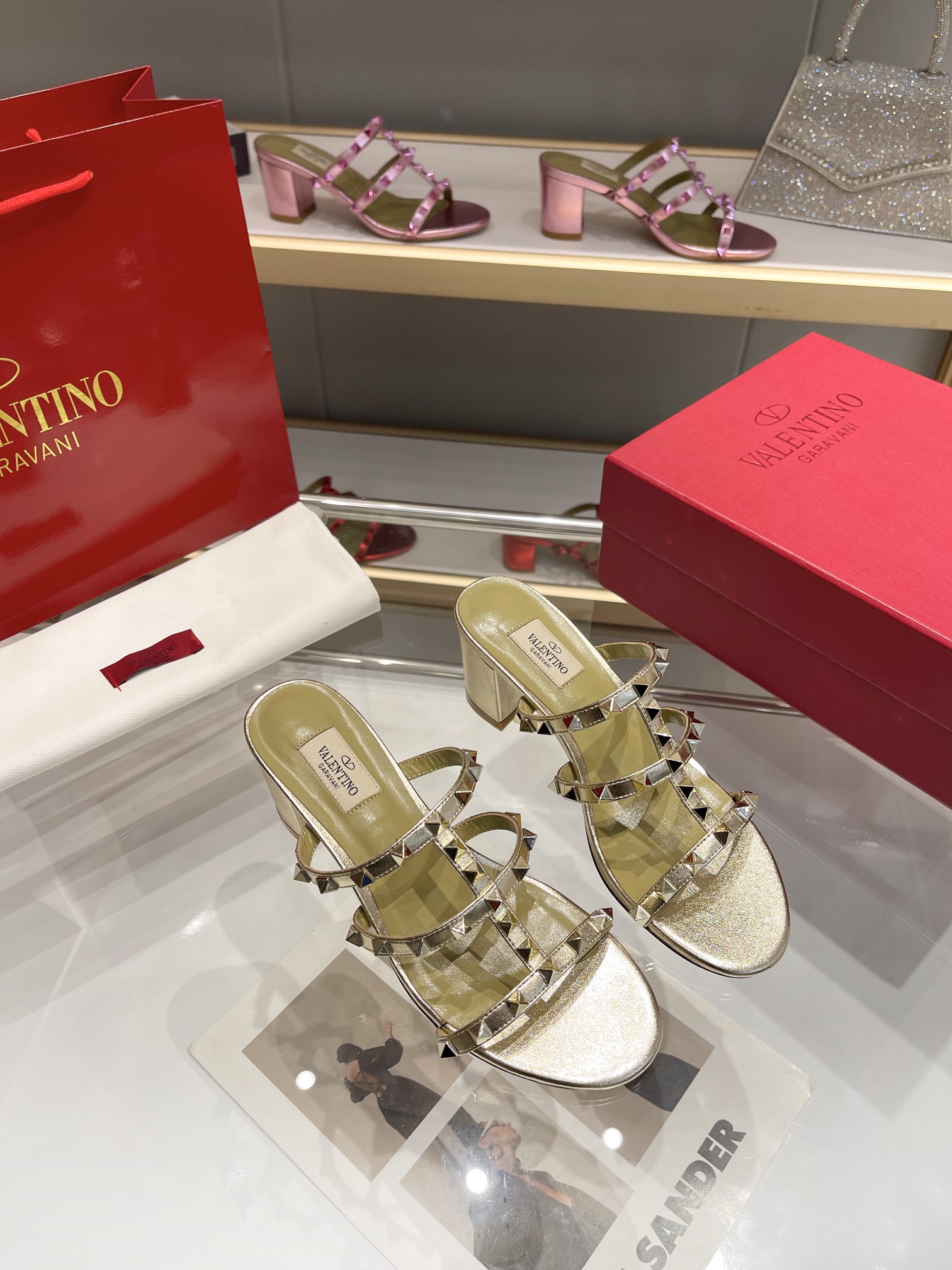 versión superior 𝑉𝐴𝐿𝐸𝑁𝑇𝐼𝑁𝑂 Valentino 2024 Primavera Verano Nuevo Mujeres ¡Hollow 8 colores 