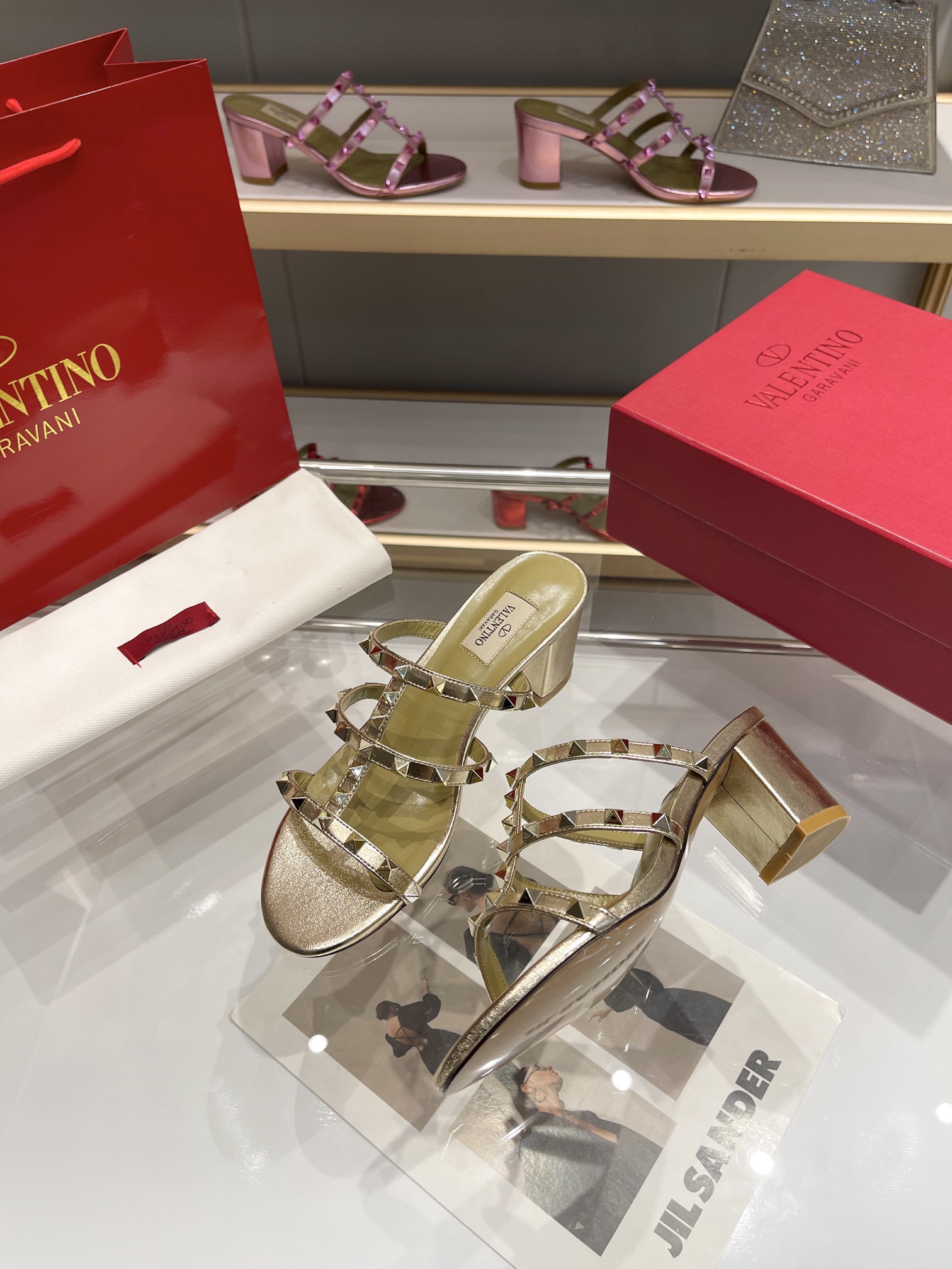versión superior 𝑉𝐴𝐿𝐸𝑁𝑇𝐼𝑁𝑂 Valentino 2024 Primavera Verano Nuevo Mujeres ¡Hollow 8 colores 