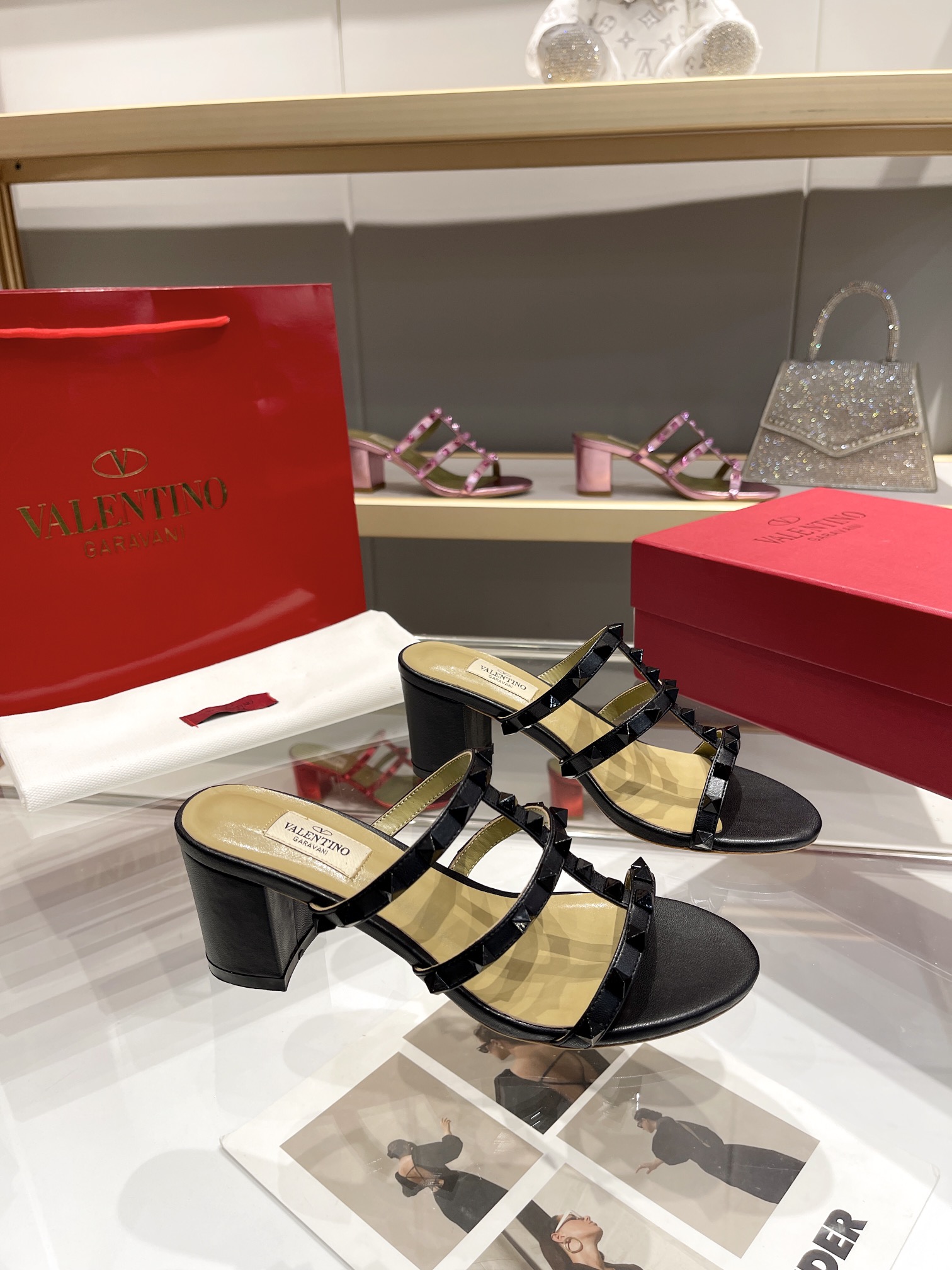 versión superior 𝑉𝐴𝐿𝐸𝑁𝑇𝐼𝑁𝑂 Valentino 2024 Primavera Verano Nuevo Mujeres ¡Hollow 8 colores 