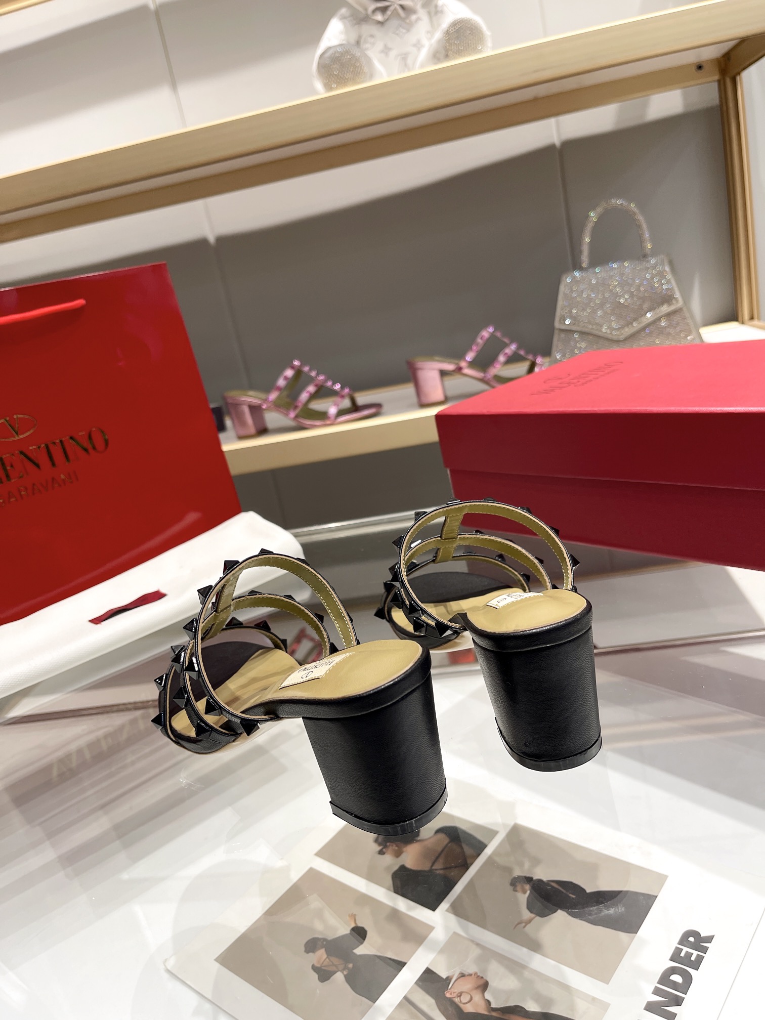 versión superior 𝑉𝐴𝐿𝐸𝑁𝑇𝐼𝑁𝑂 Valentino 2024 Primavera Verano Nuevo Mujeres ¡Hollow 8 colores 