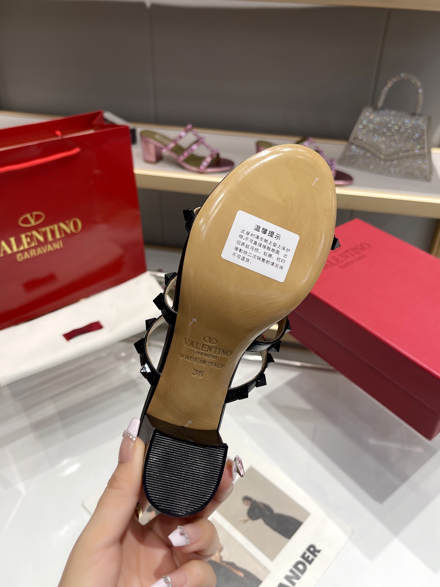 versión superior 𝑉𝐴𝐿𝐸𝑁𝑇𝐼𝑁𝑂 Valentino 2024 Primavera Verano Nuevo Mujeres ¡Hollow 8 colores 