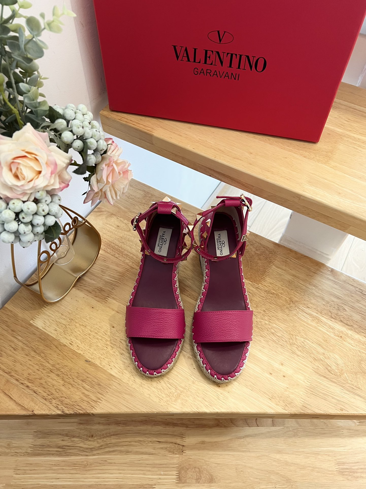 NO:246730,Valentino Garavani lychee cowhide lace-weed sandals - metal effect processed rivet decoration - hemp rope wrapped wedge - adjustable calfskin lace-weed waterproofing platform - Made in Italy -35-41, fisherman's shoes, valentino, sandals, espadrilles, cowhide19860909Valentino Garavani 荔枝牛皮系带坡跟凉鞋 - 金属效果工艺处理铆钉装饰 - 麻绳包裹坡跟 - 可调节小牛皮系带 - 坡跟防水台 - 意大利制造 -35-41,渔夫鞋,valentino,sandals,espadrilles,cowhide,Women's Shoes