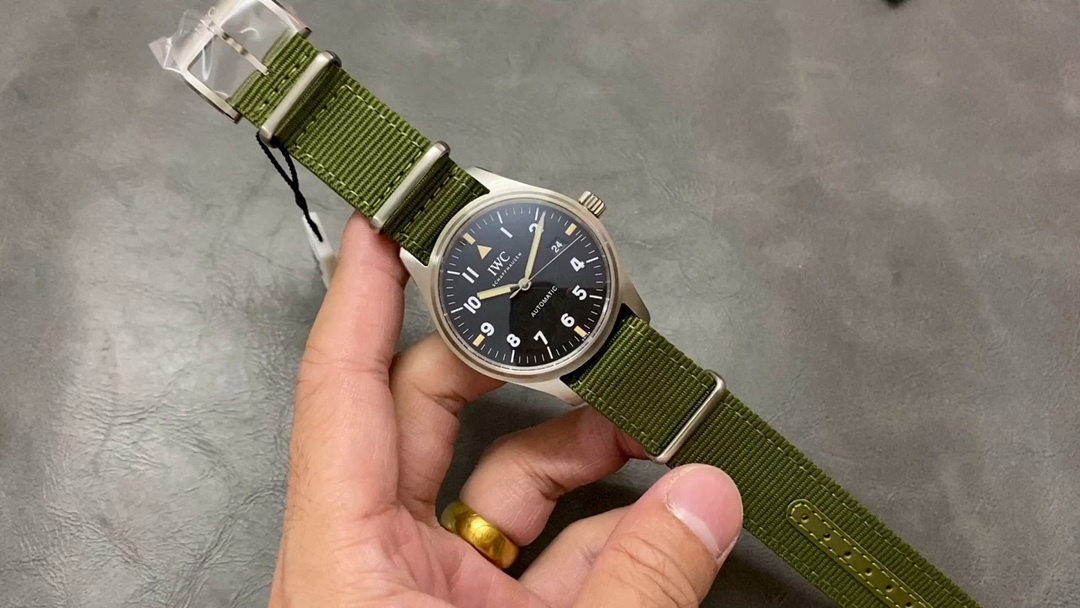IWC M+万国马克十八飞行员腕錶“致敬馬克十一”特別版IW327007