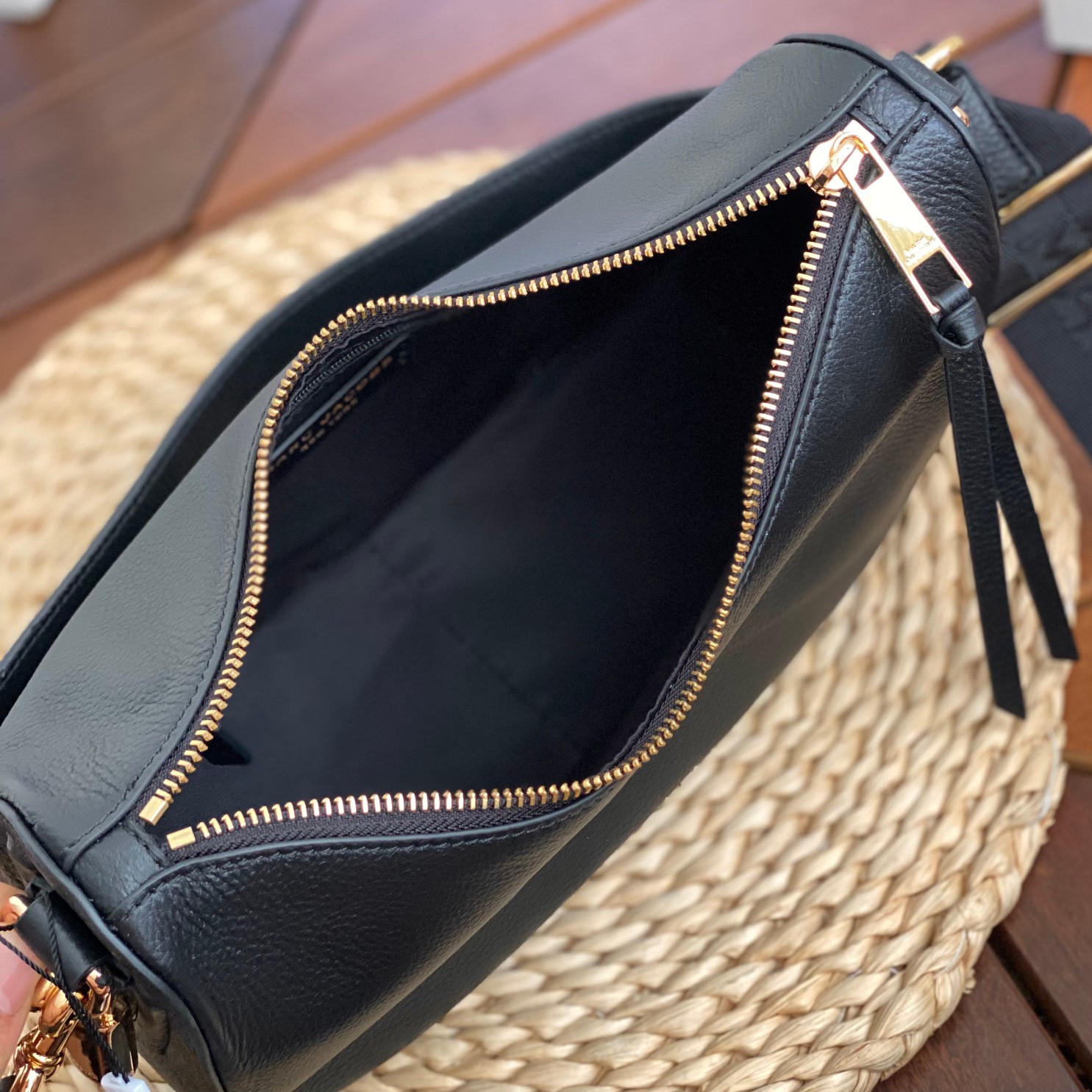 Marc Jacobs ～牛皮斜挎包黑色大号28*11*17cm