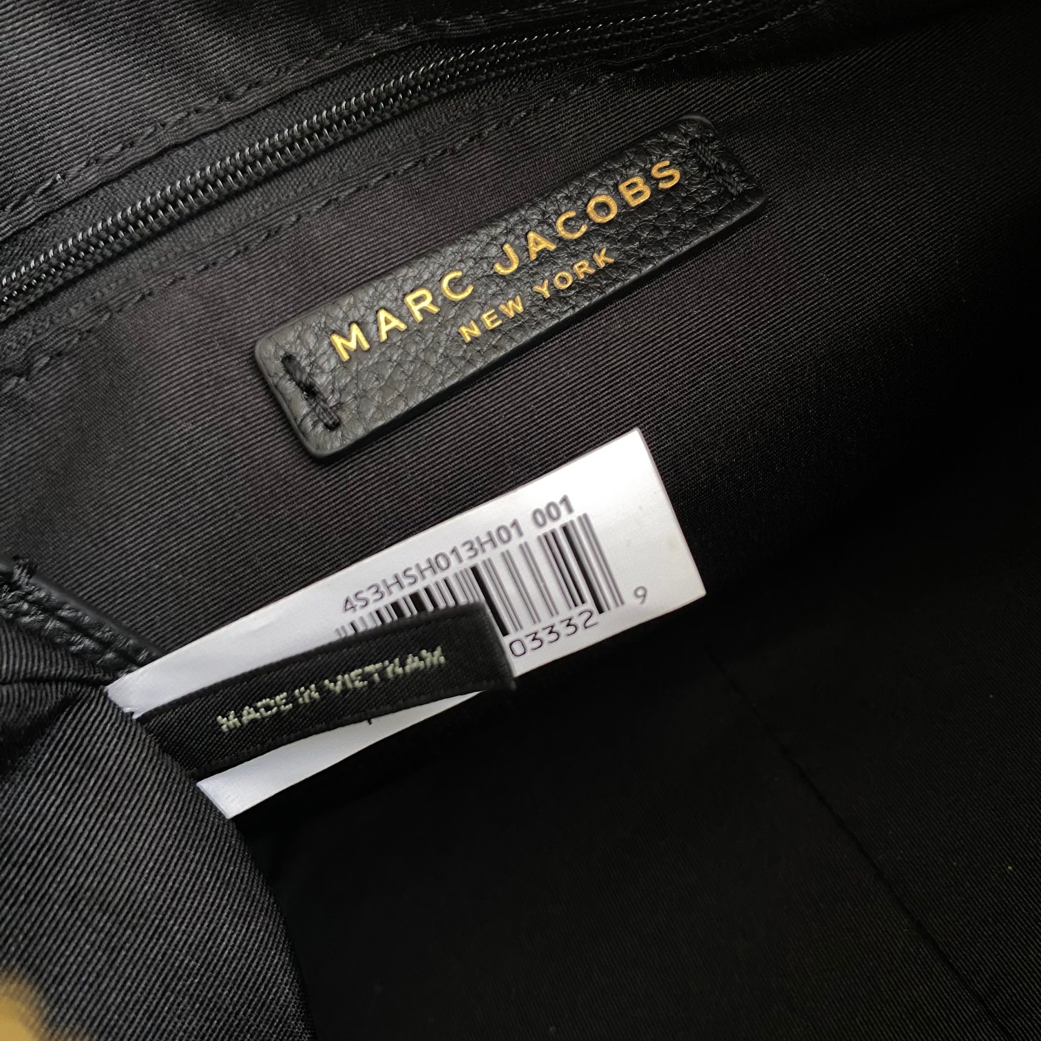 Marc Jacobs ～牛皮斜挎包黑色大号28*11*17cm