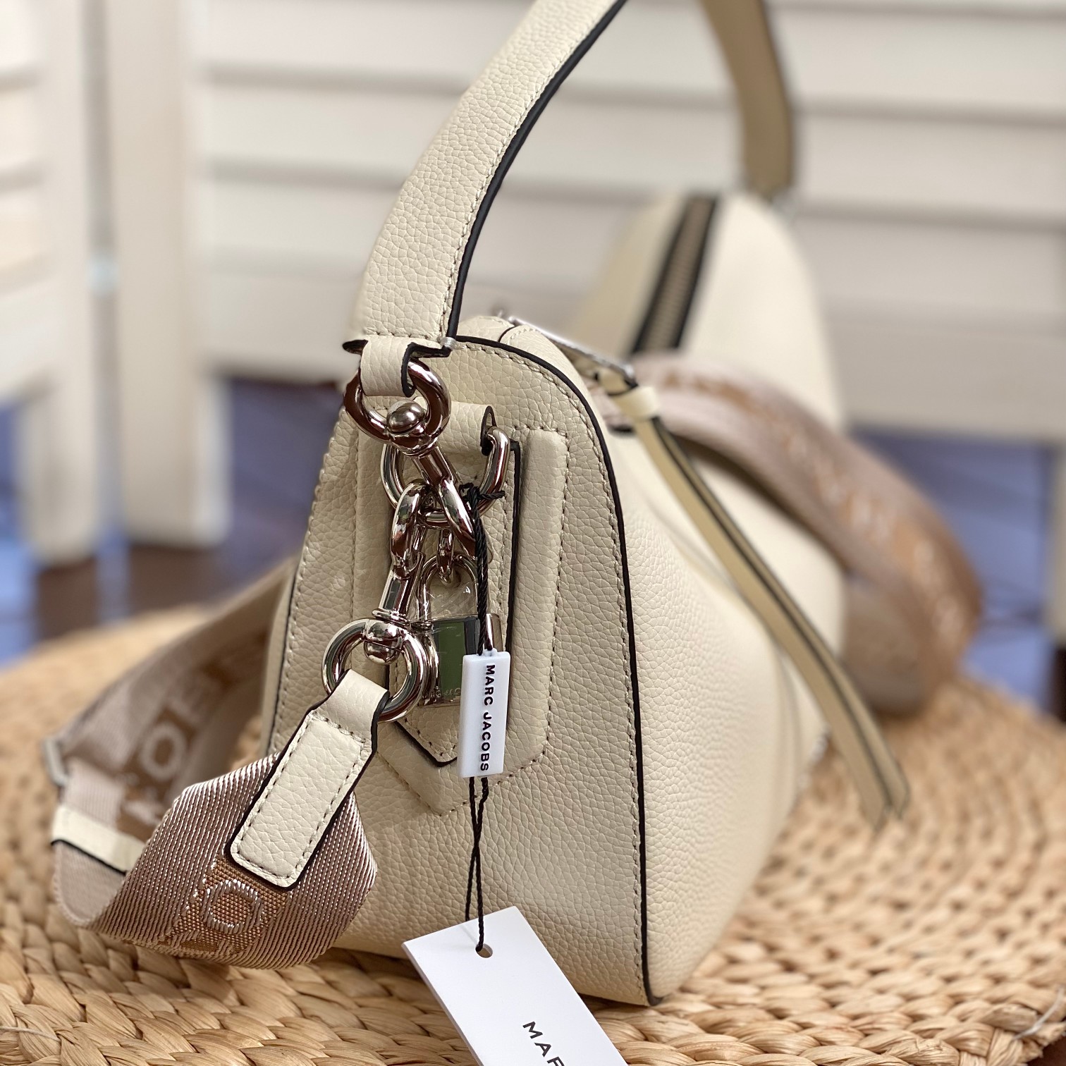 Marc Jacobs ～牛皮斜挎包白色大号28*11*17cm