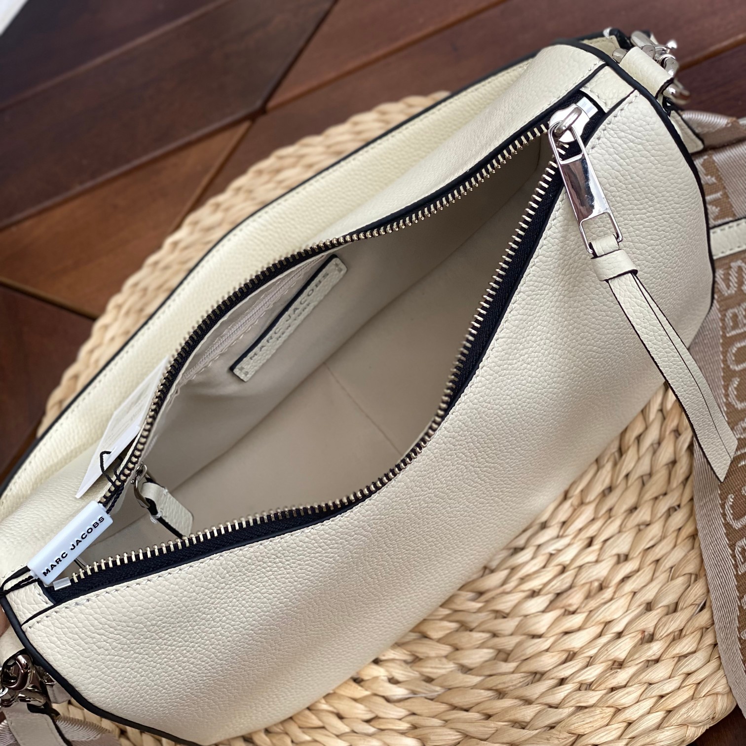 Marc Jacobs ～牛皮斜挎包白色大号28*11*17cm